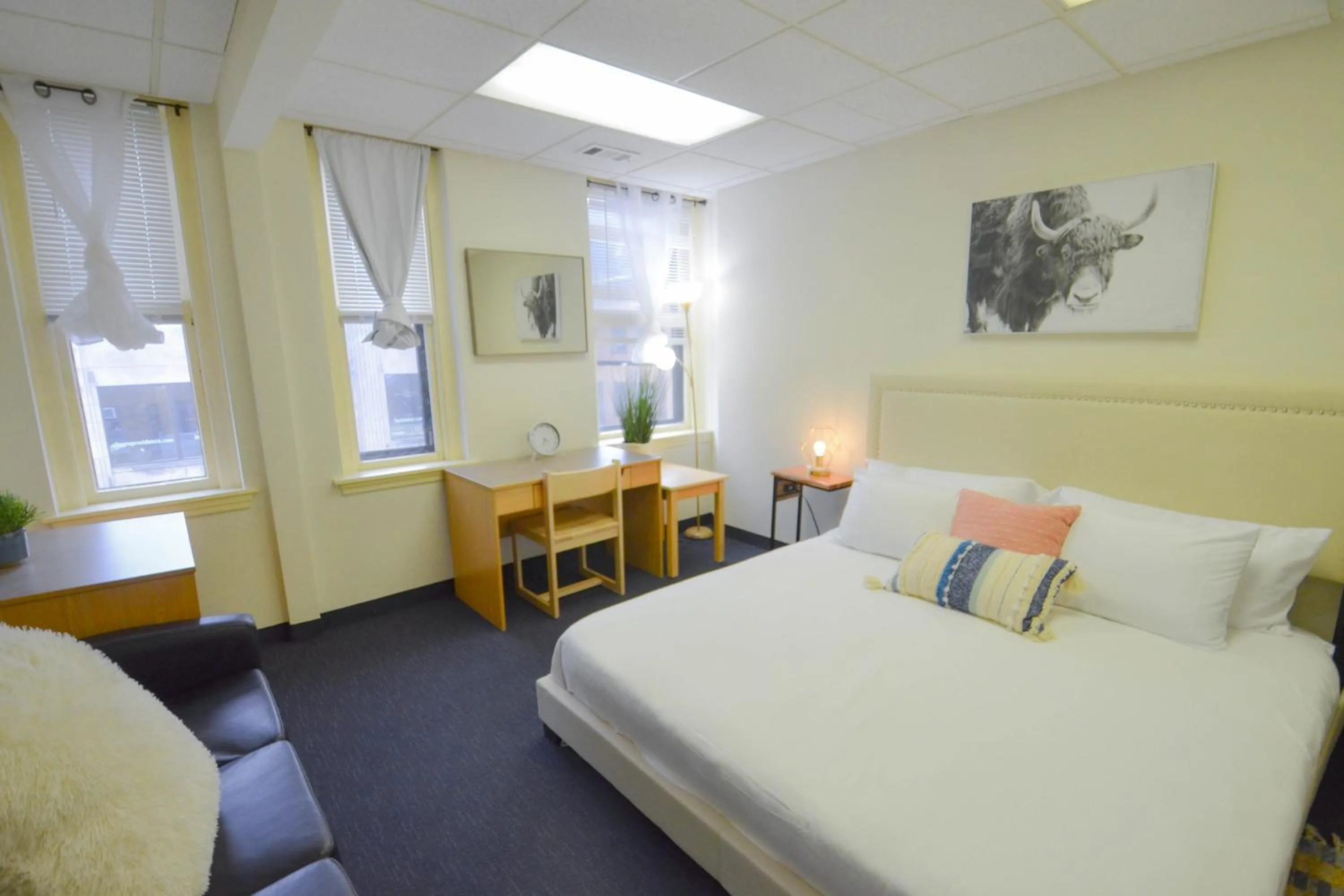 Photo of the whole room, Bed in Michie House in College Hill