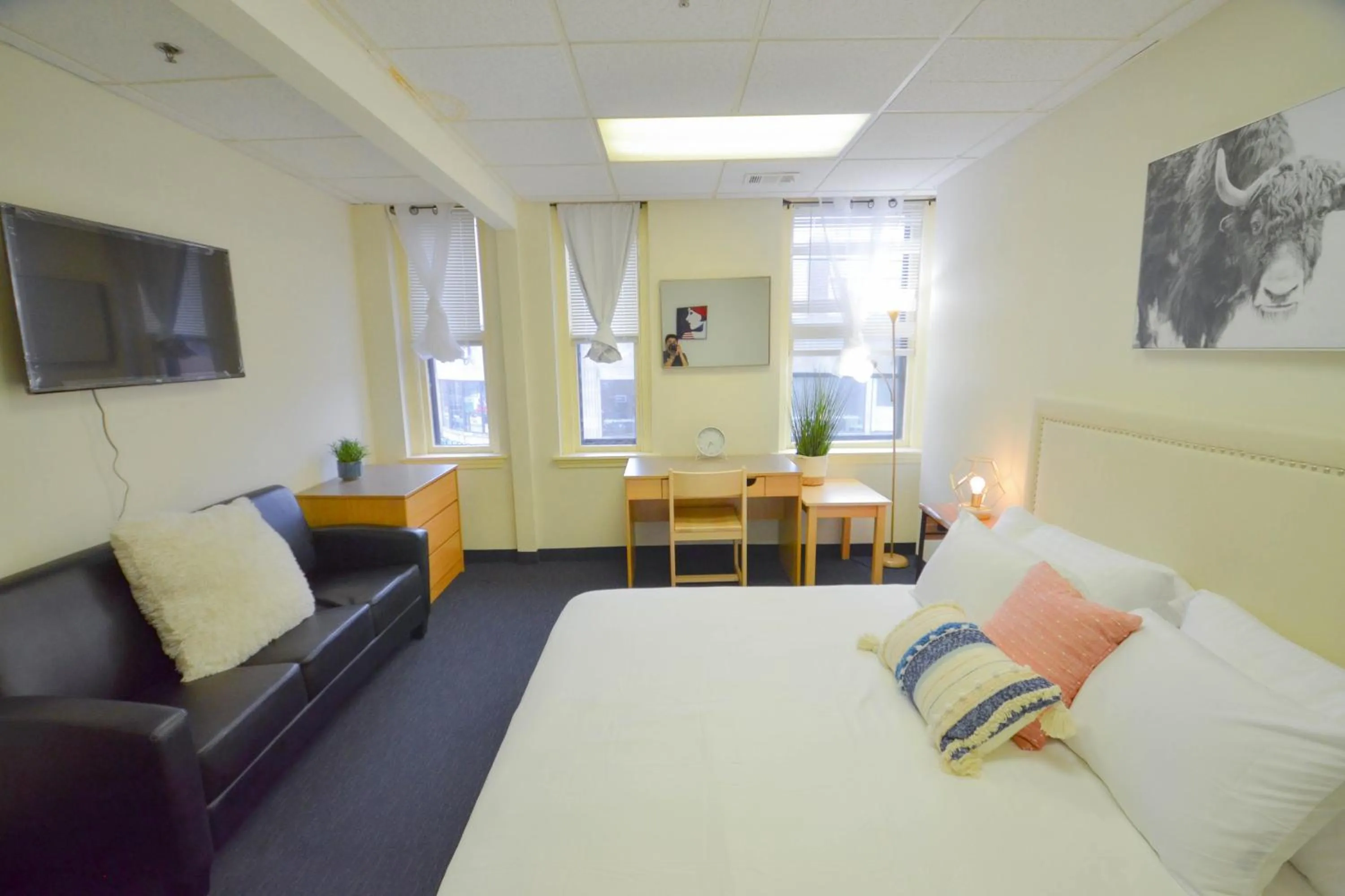 Photo of the whole room, Bed in Michie House in College Hill