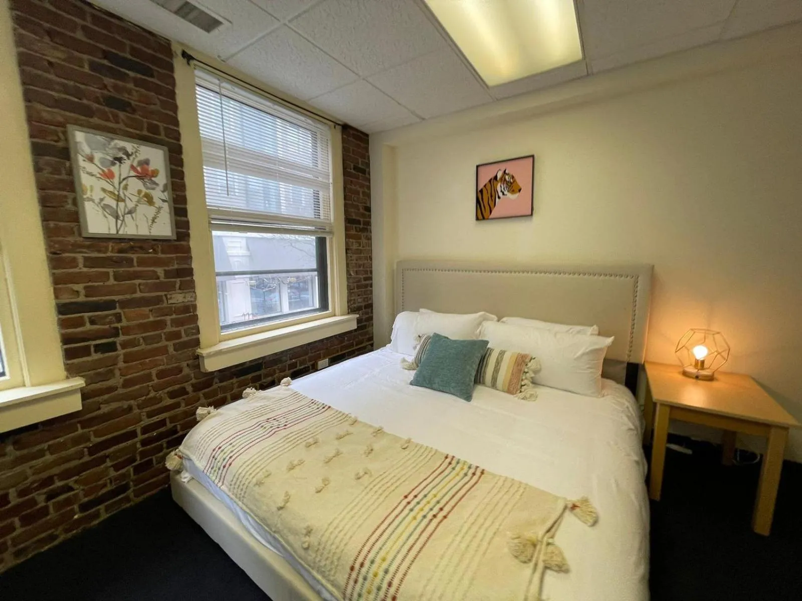 Photo of the whole room, Bed in Michie House in College Hill