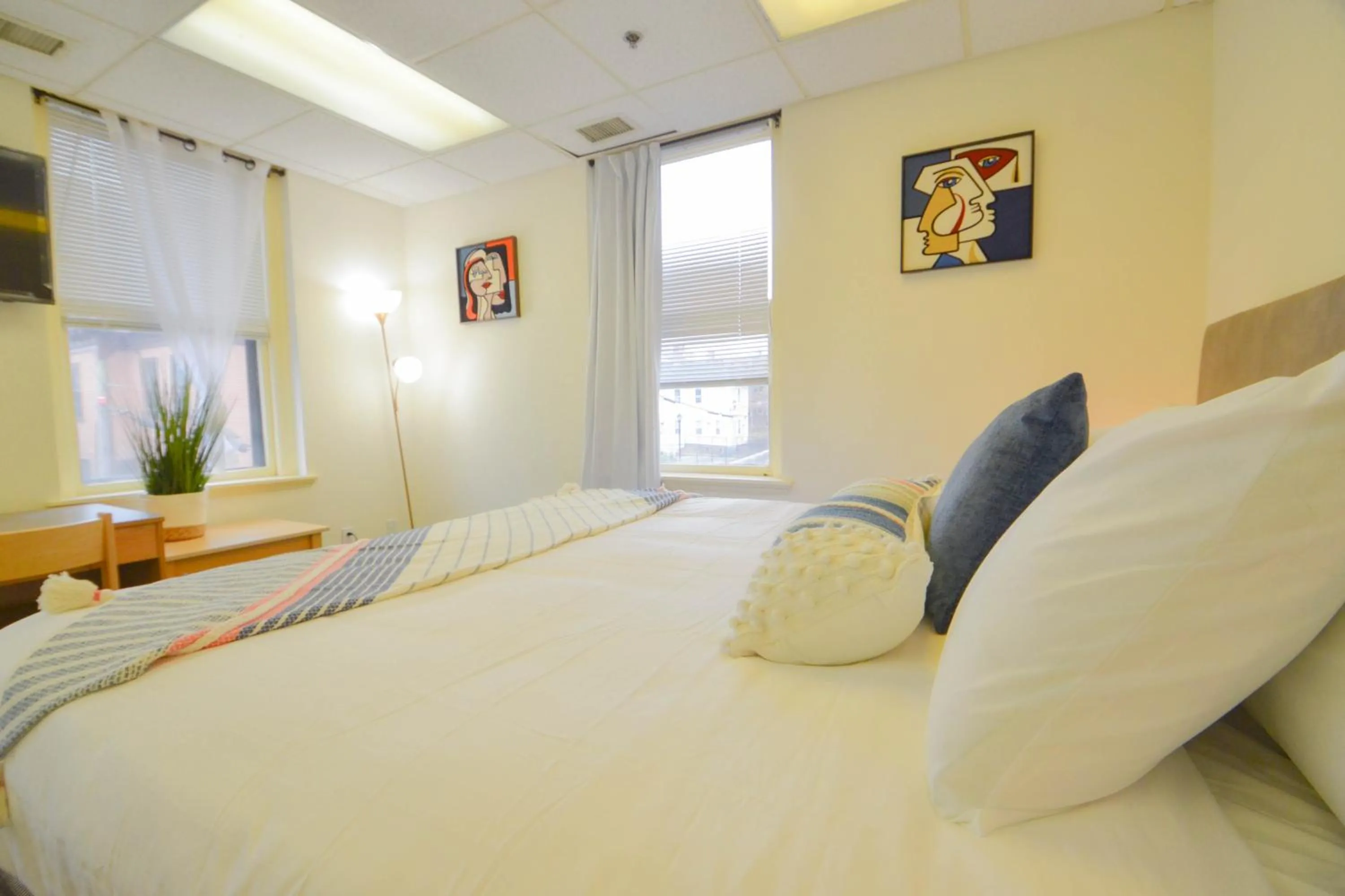 Photo of the whole room, Bed in Michie House in College Hill