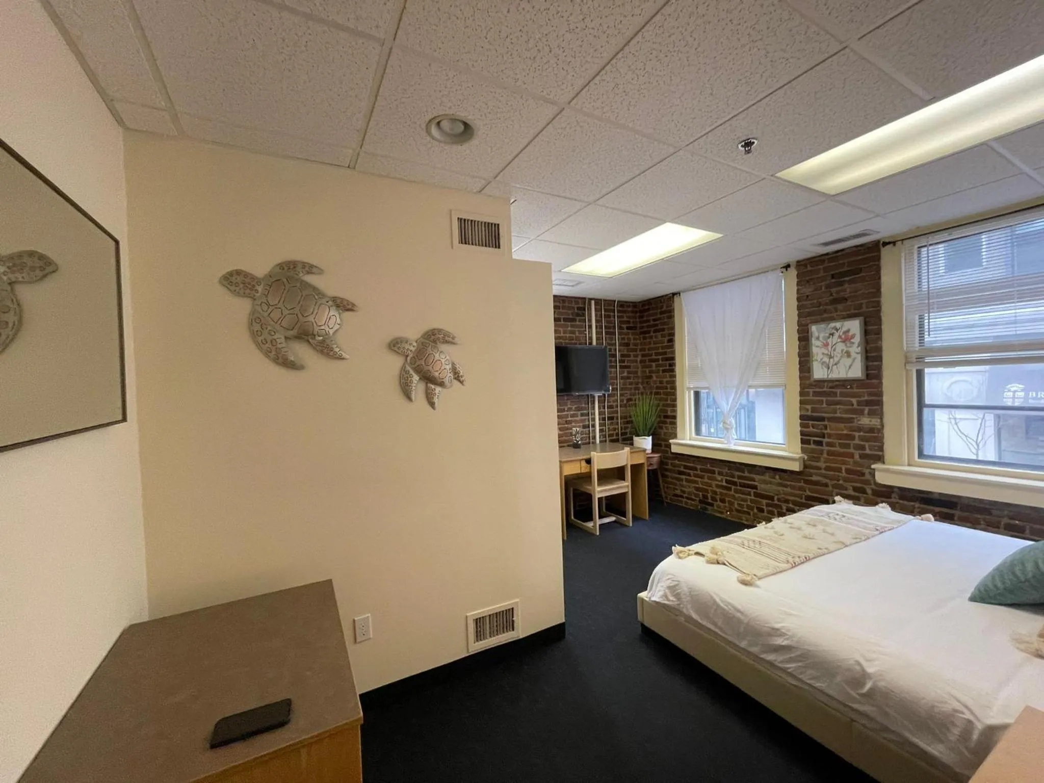 Photo of the whole room, Bed in Michie House in College Hill