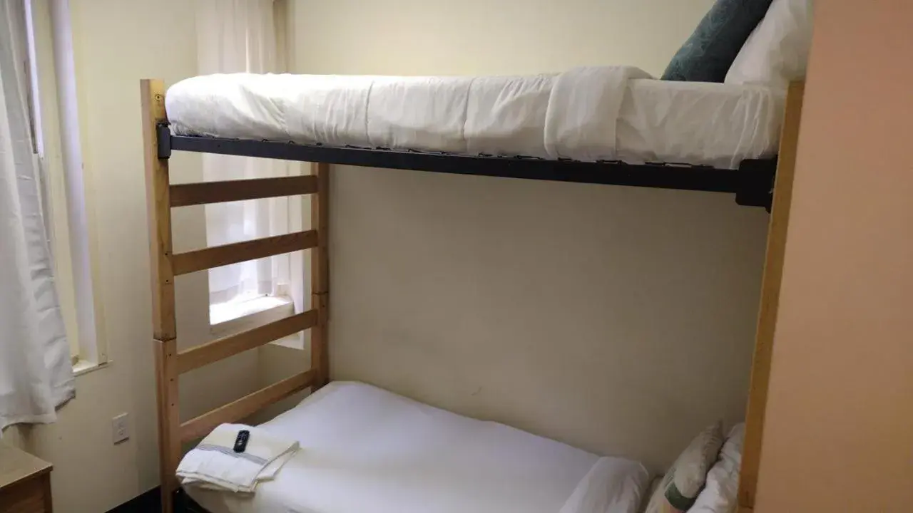 Budget Twin Room in Michie House in College Hill Budget Twin Room in Michie House in College Hill