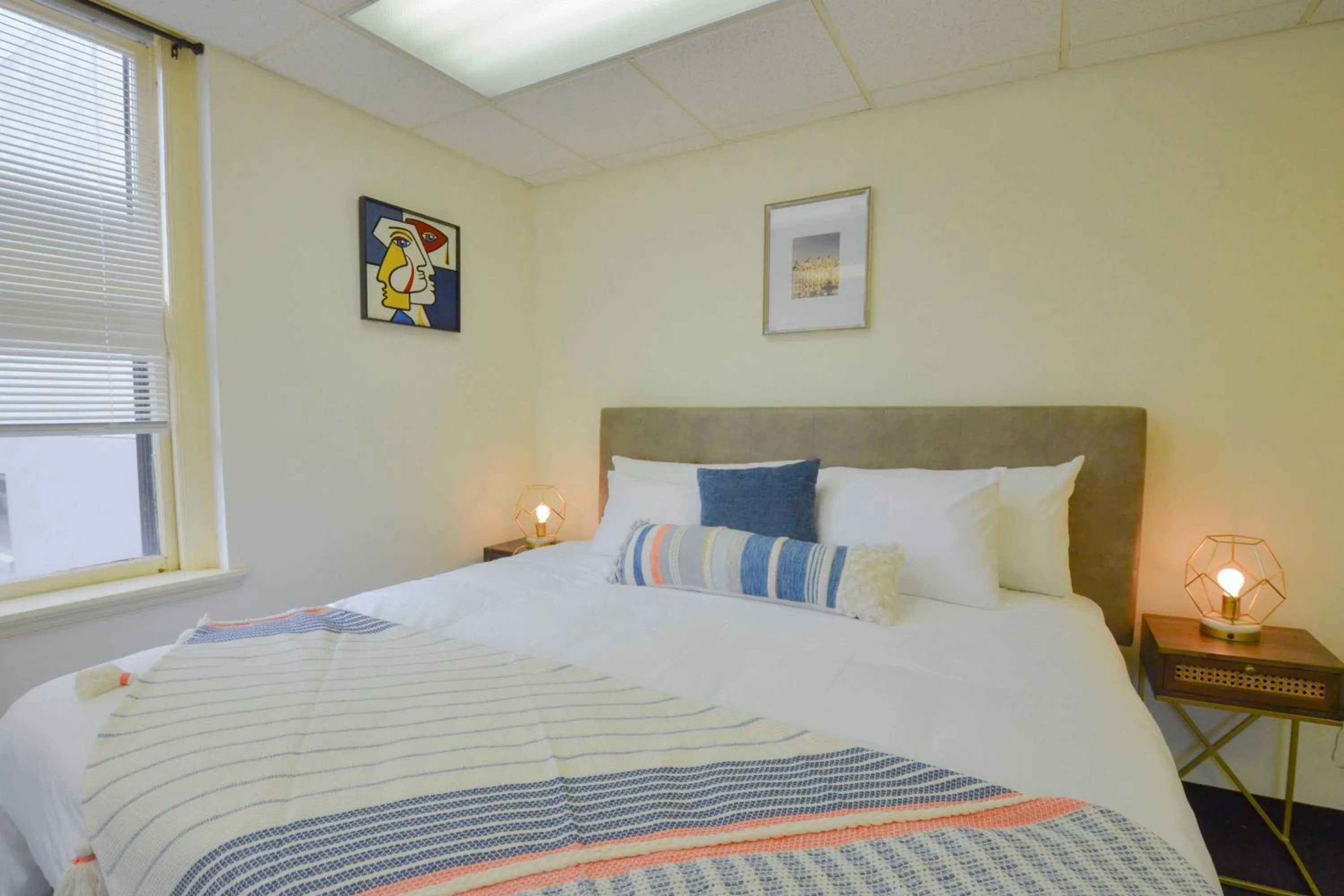 Photo of the whole room, Bed in Michie House in College Hill