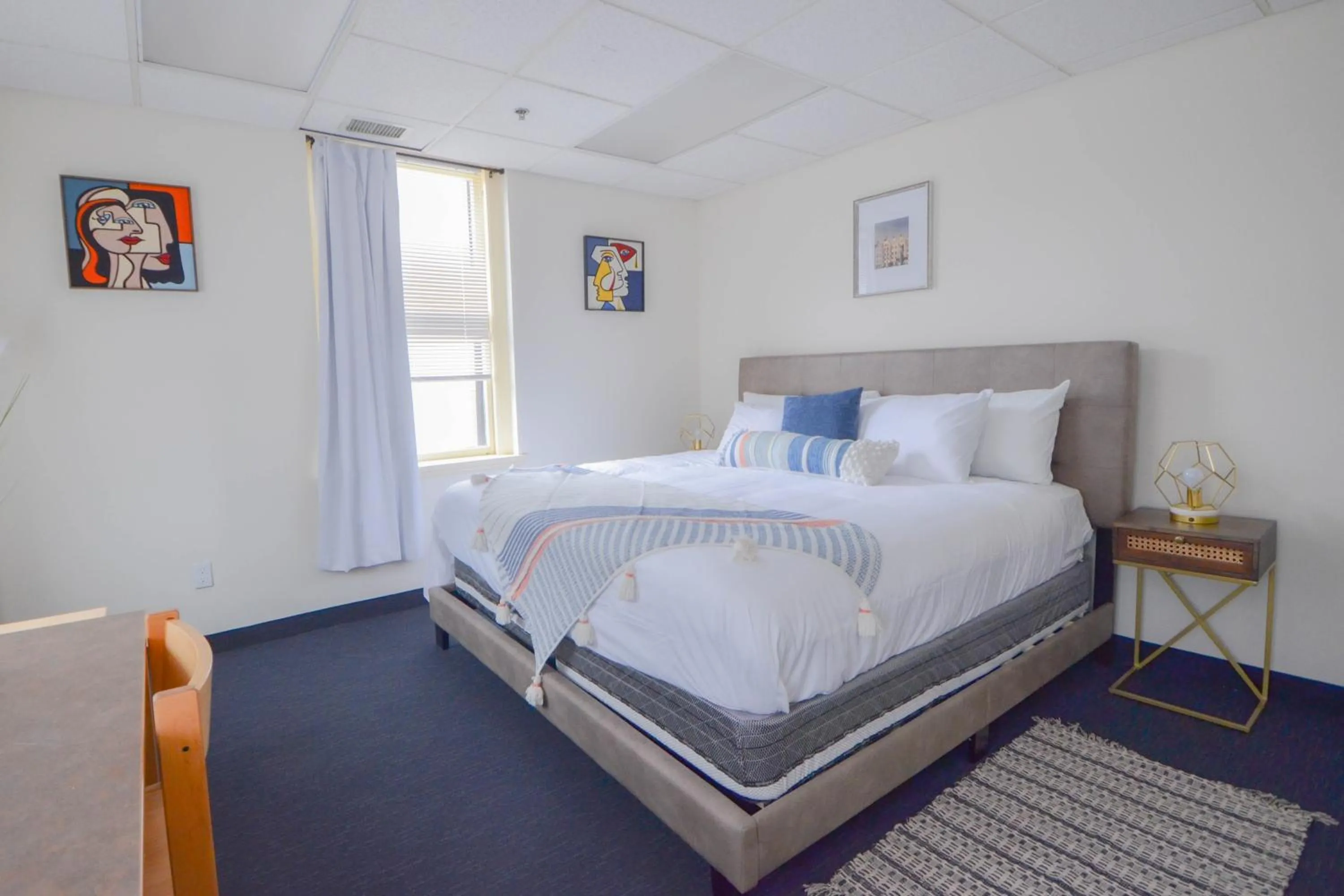 Photo of the whole room, Bed in Michie House in College Hill