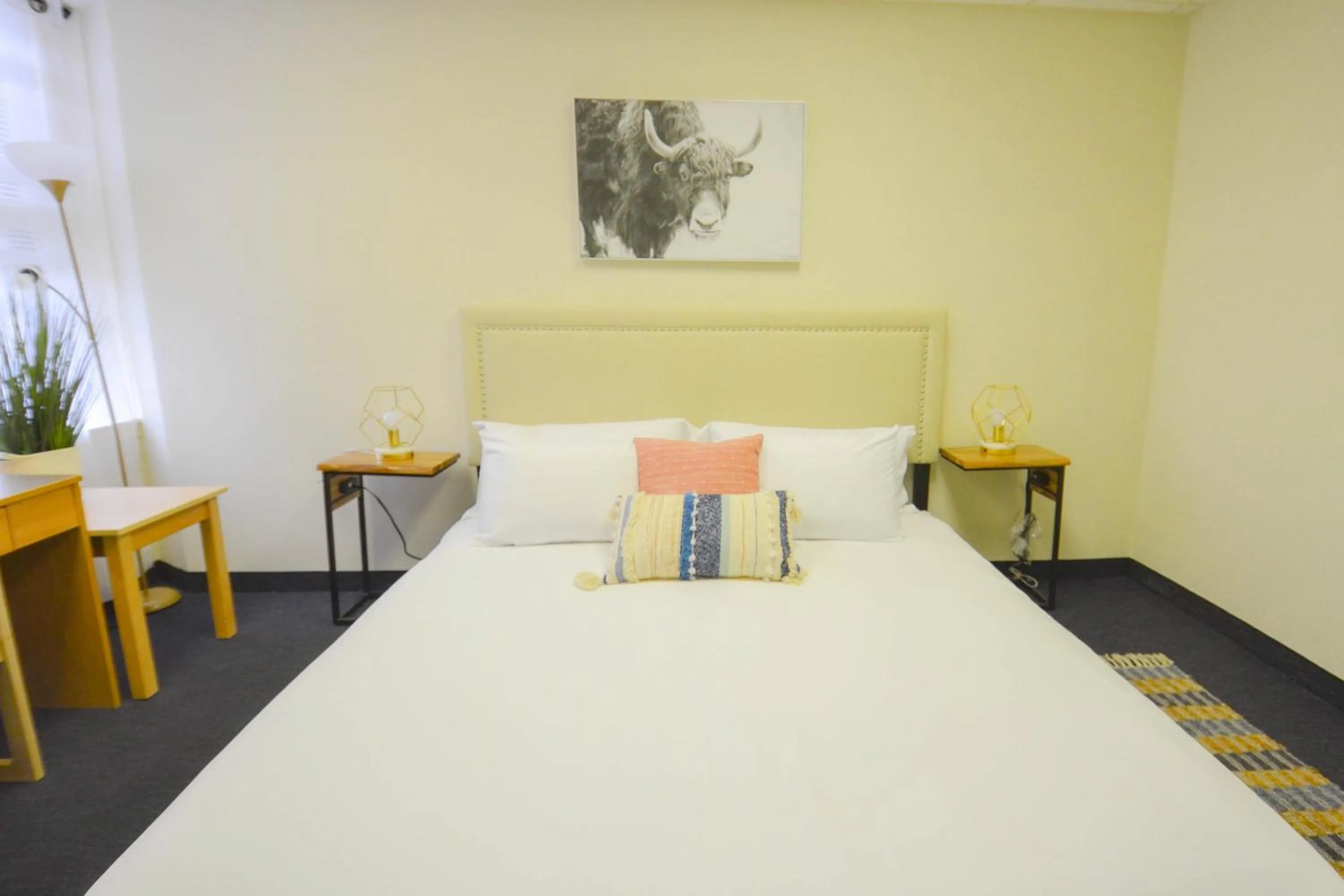 Photo of the whole room, Bed in Michie House in College Hill