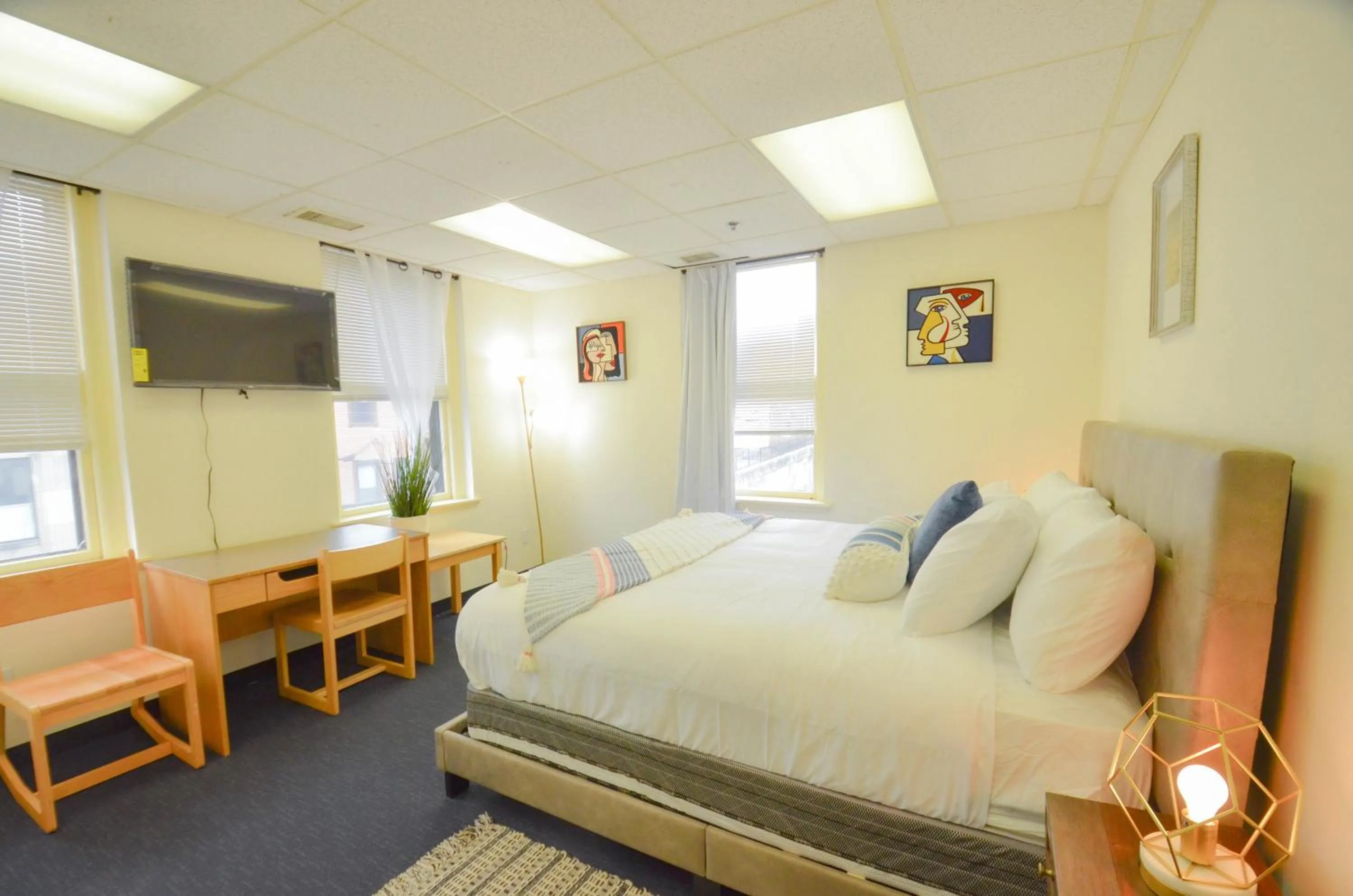 Photo of the whole room, Bed in Michie House in College Hill