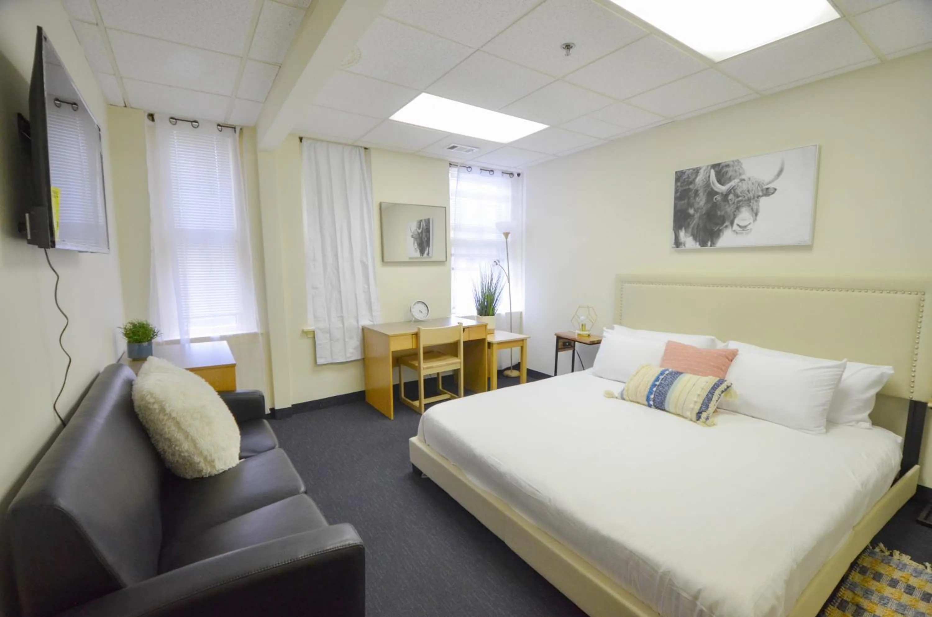 Photo of the whole room, Bed in Michie House in College Hill