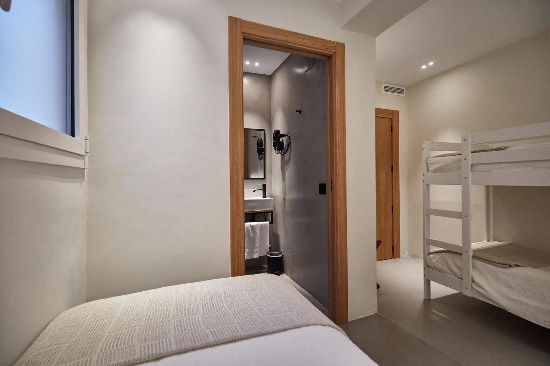 Photo of the whole room, Bed in Ella Hostel Ramblas