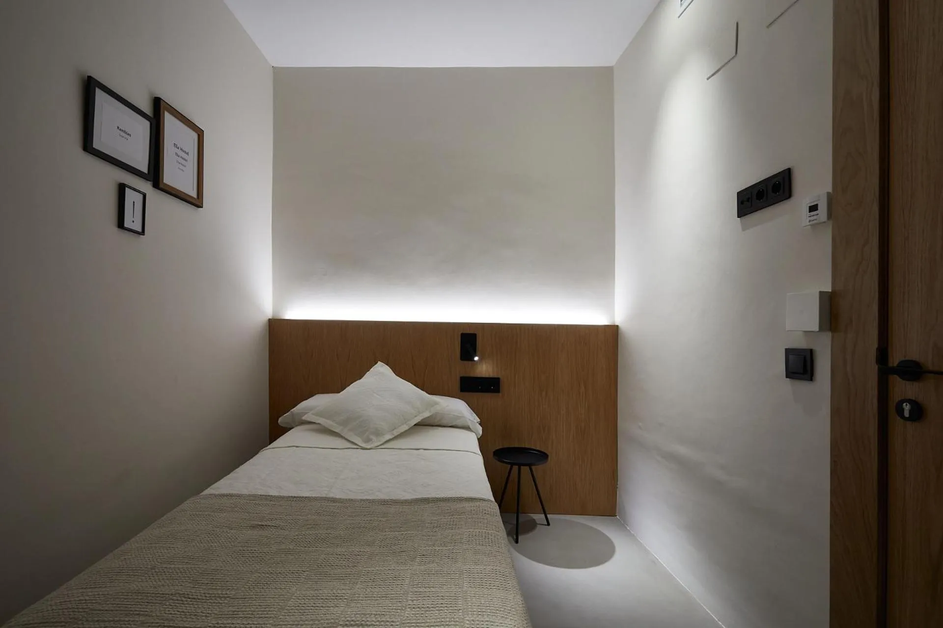 Photo of the whole room, Bed in Ella Hostel Ramblas