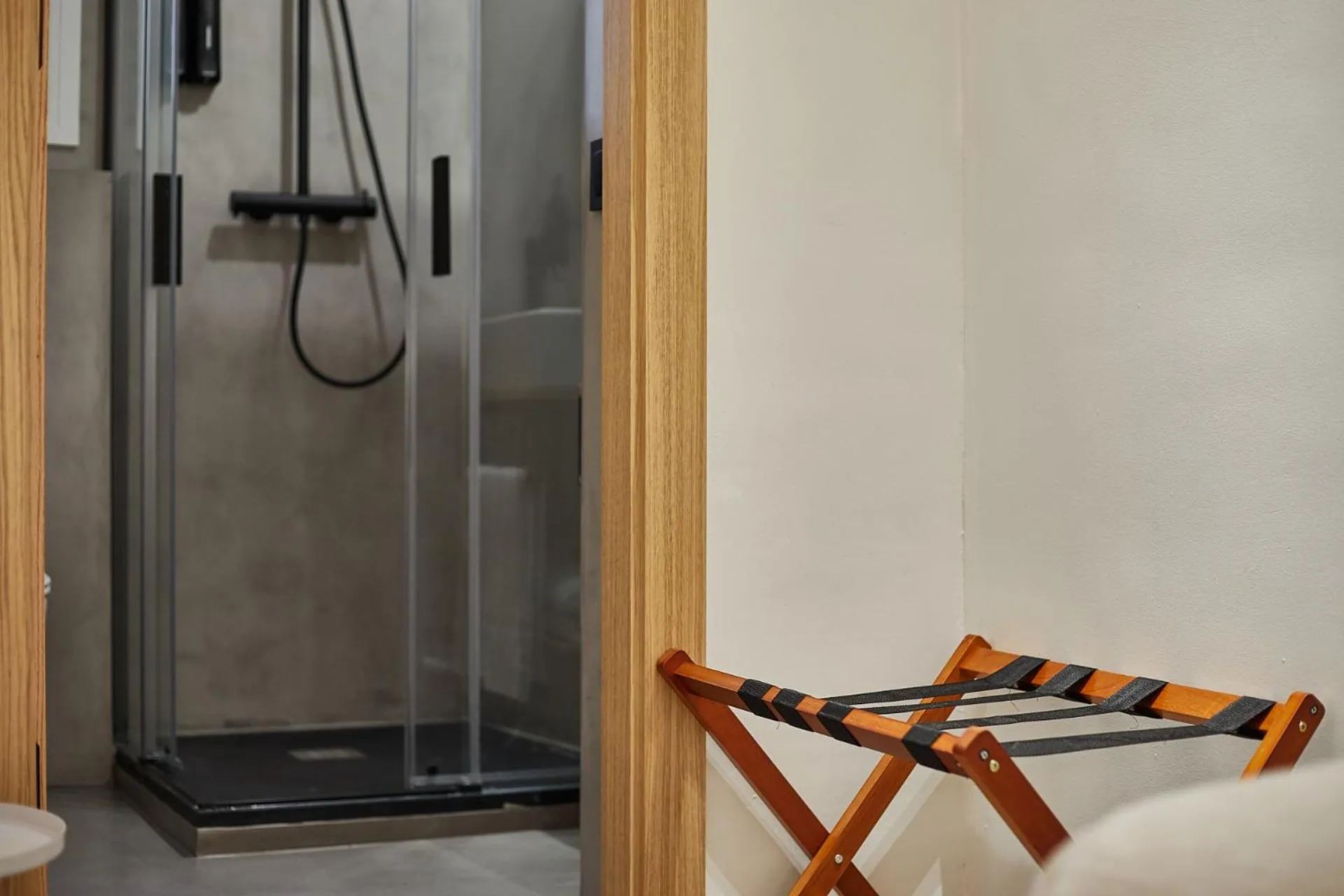 Shower in Ella Hostel Ramblas