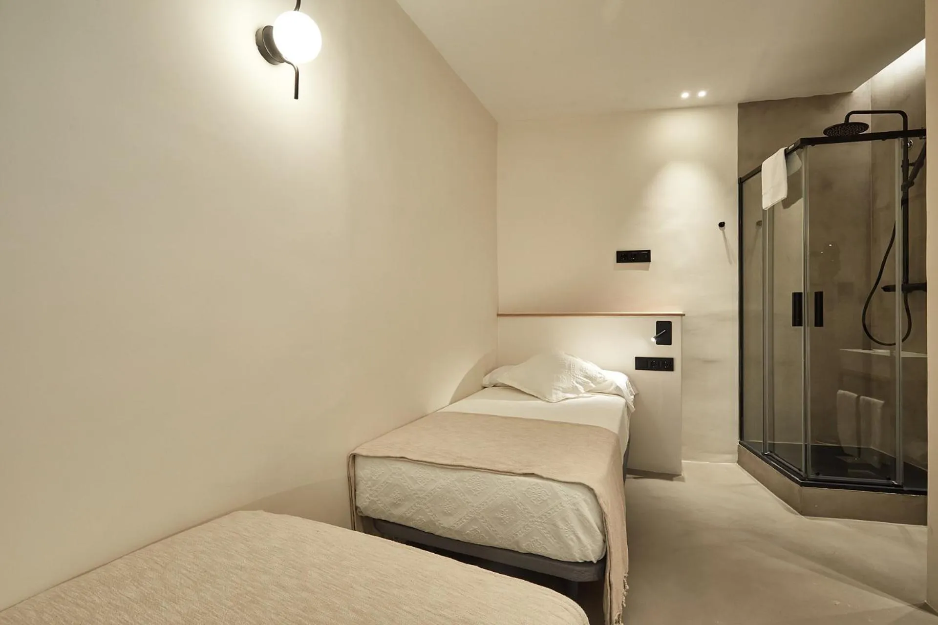 Photo of the whole room, Bed in Ella Hostel Ramblas