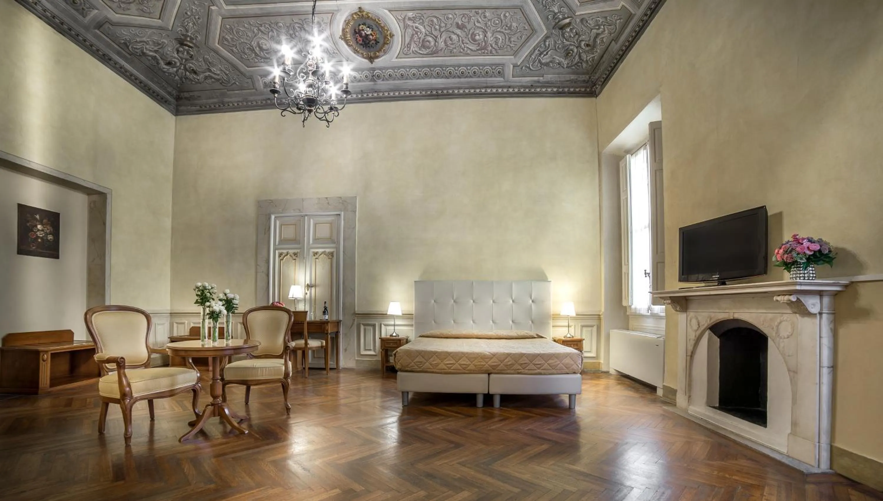 Bedroom in Hotel Bretagna Heritage - Alfieri Collezione
