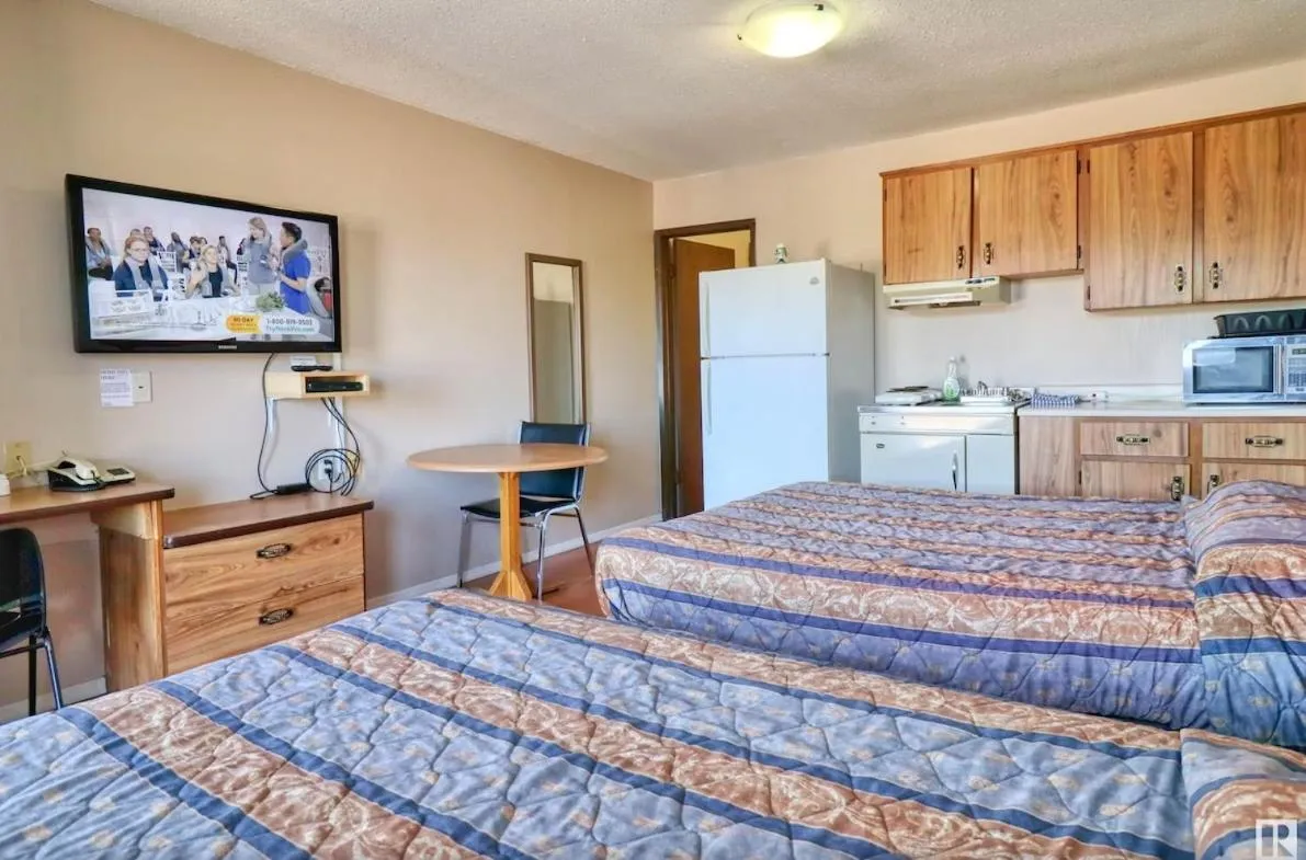Photo of the whole room, Bed in Kings Court Motel