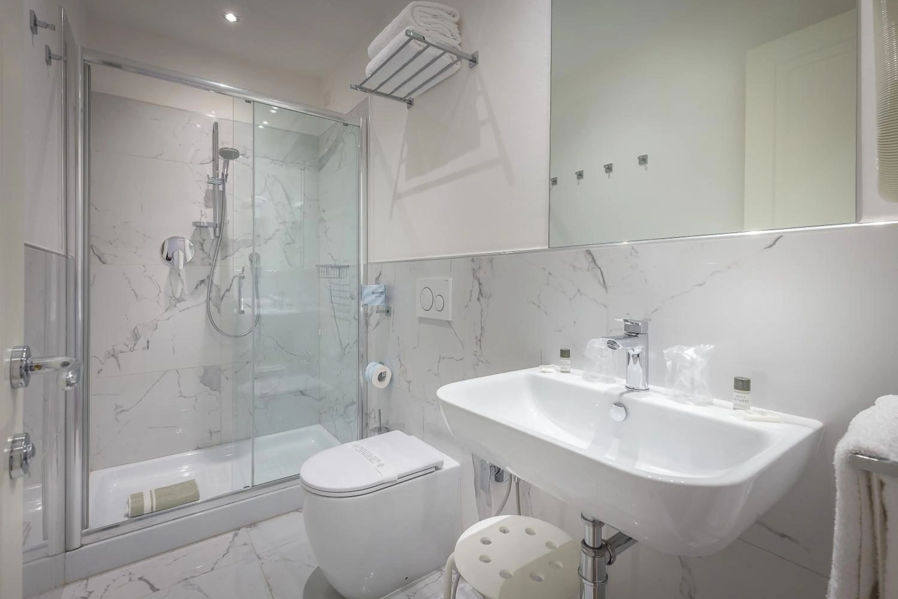 Shower in Hotel Ungherese Small Luxury Hotel