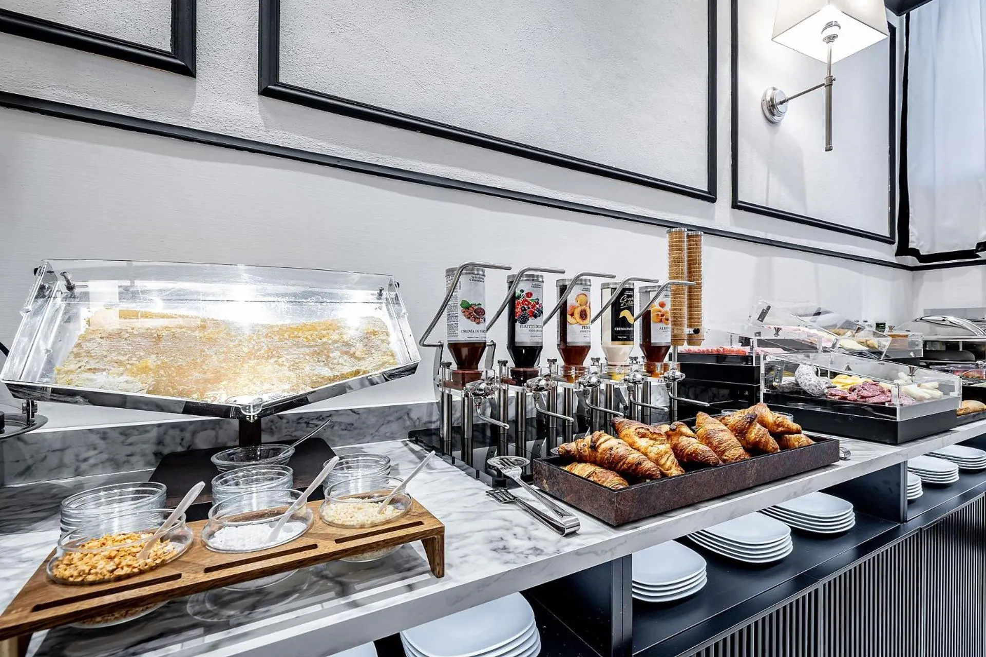 Food and drinks in Hotel Ungherese Small Luxury Hotel