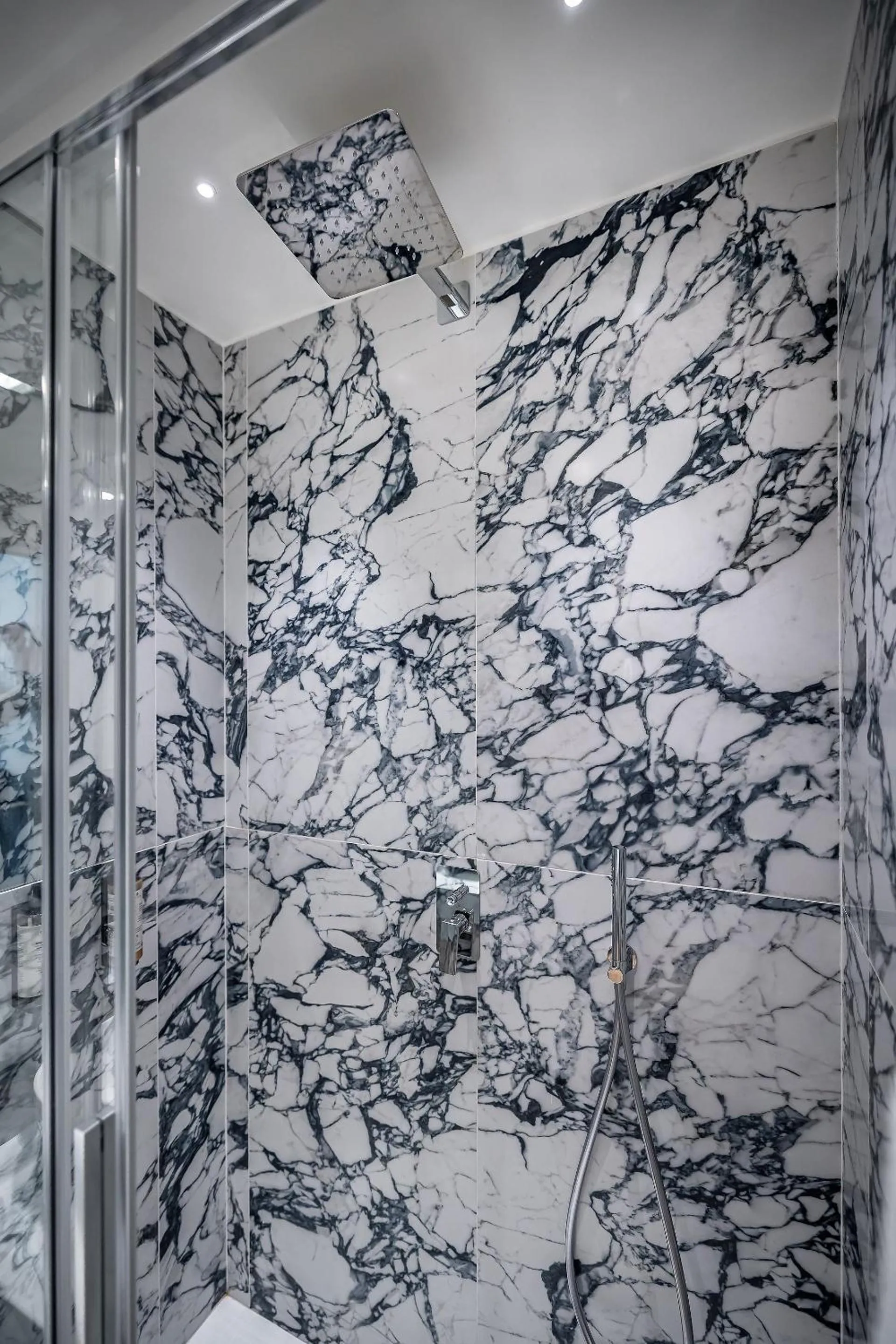 Shower in Hotel Ungherese Small Luxury Hotel