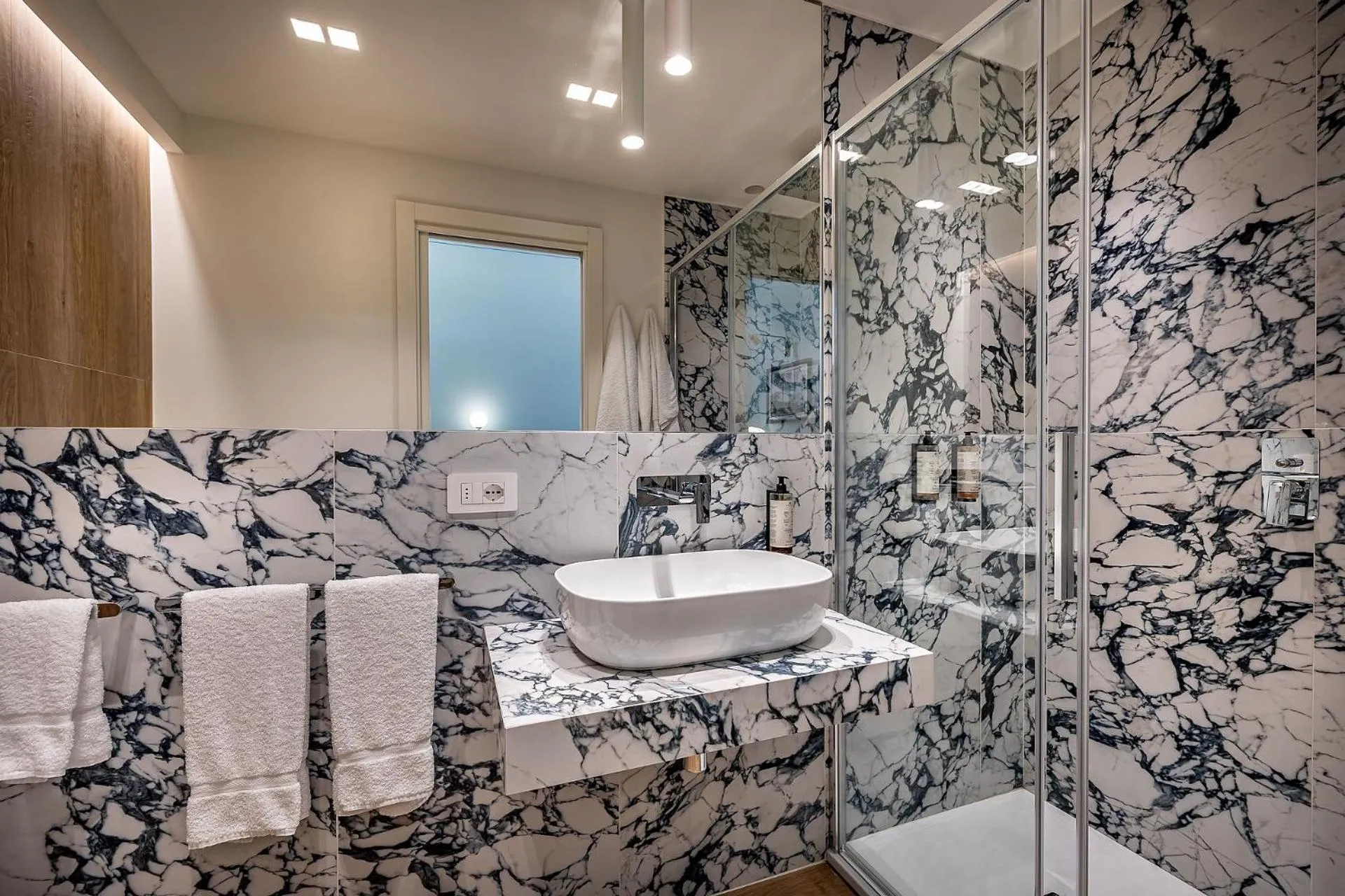 Shower in Hotel Ungherese Small Luxury Hotel