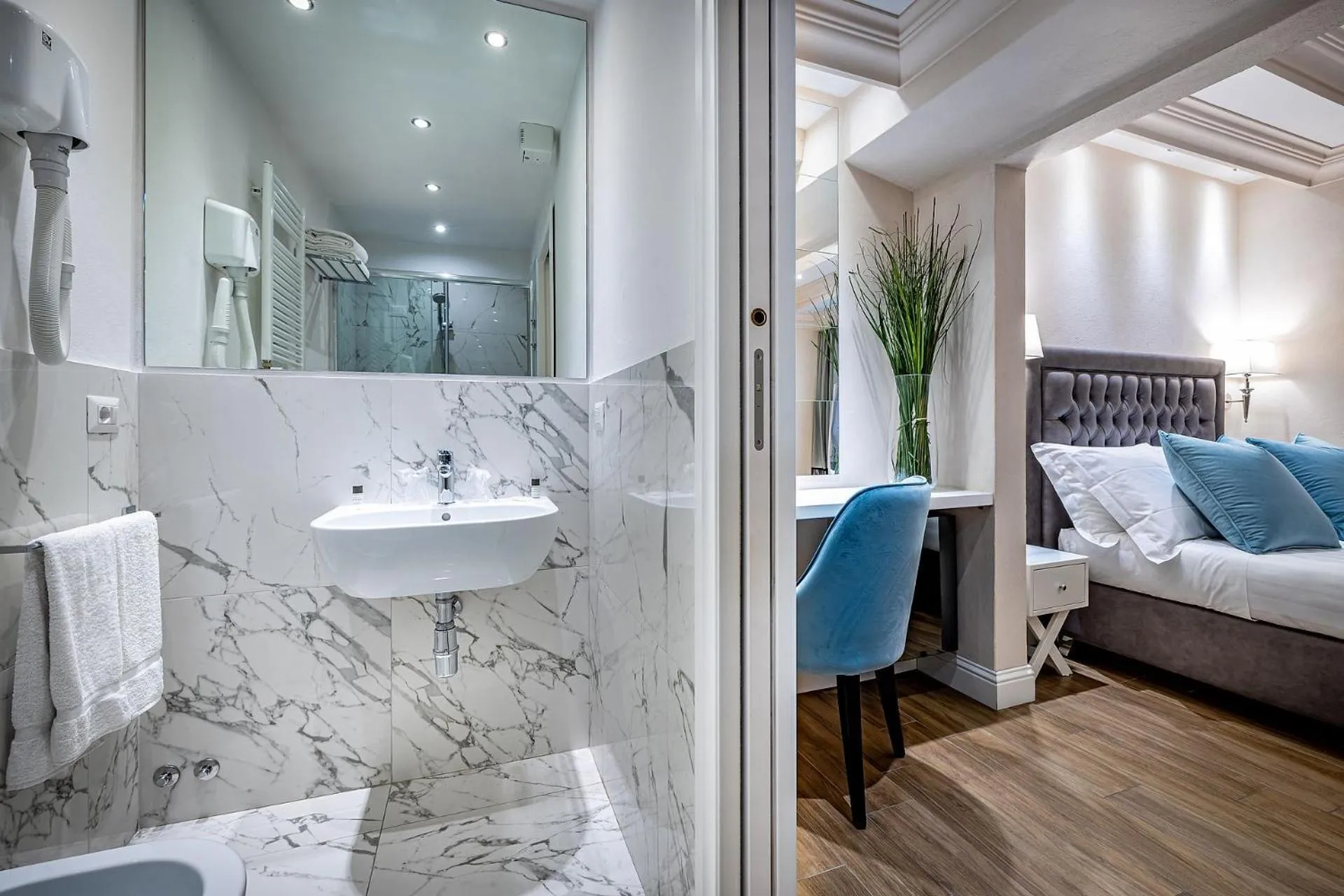 Bathroom, Bed in Hotel Ungherese Small Luxury Hotel