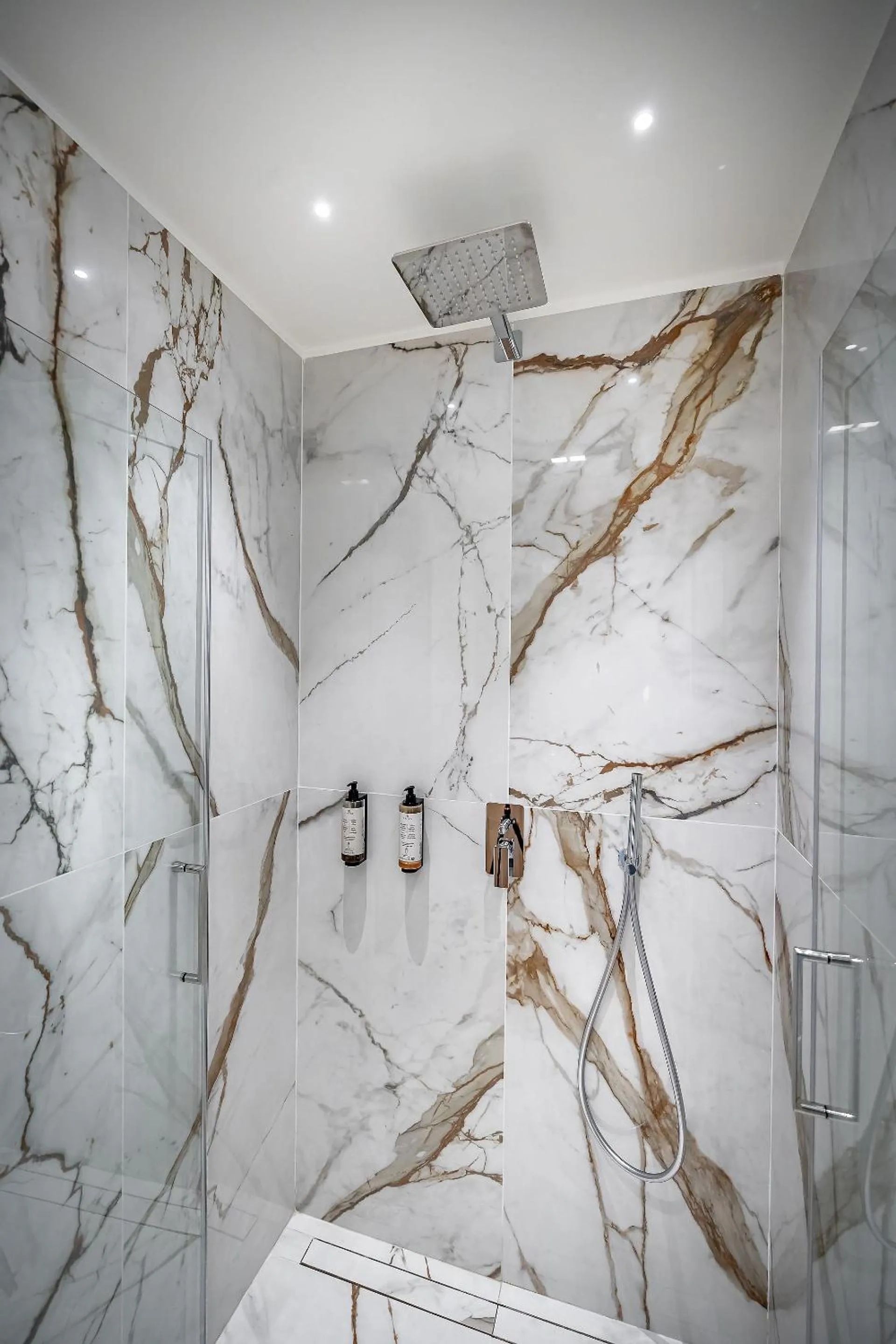 Shower in Hotel Ungherese Small Luxury Hotel