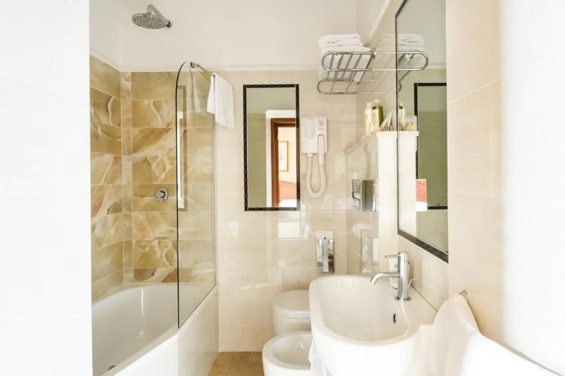 Bathroom in Hotel Silla