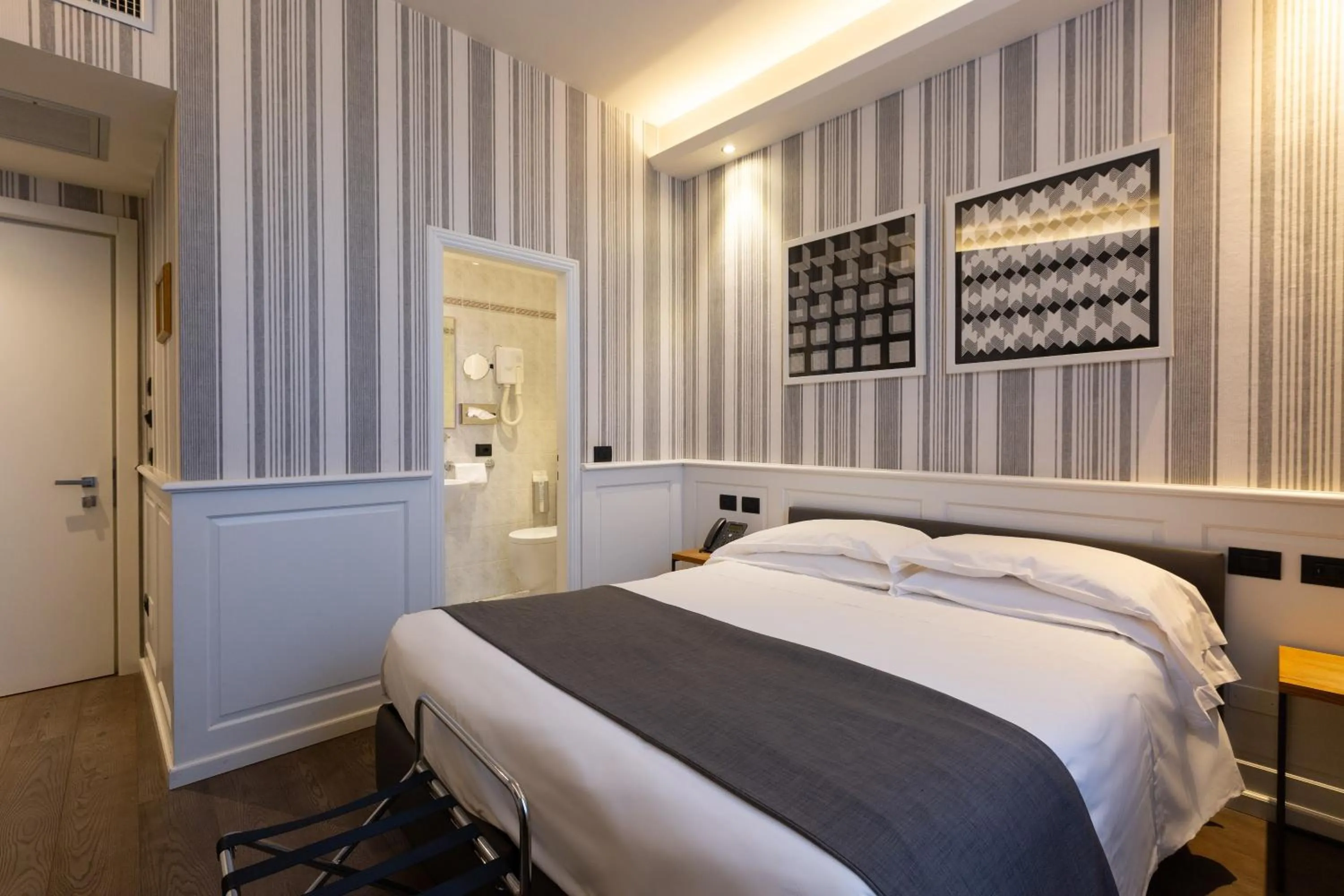 Photo of the whole room, Bed in Hotel Silla