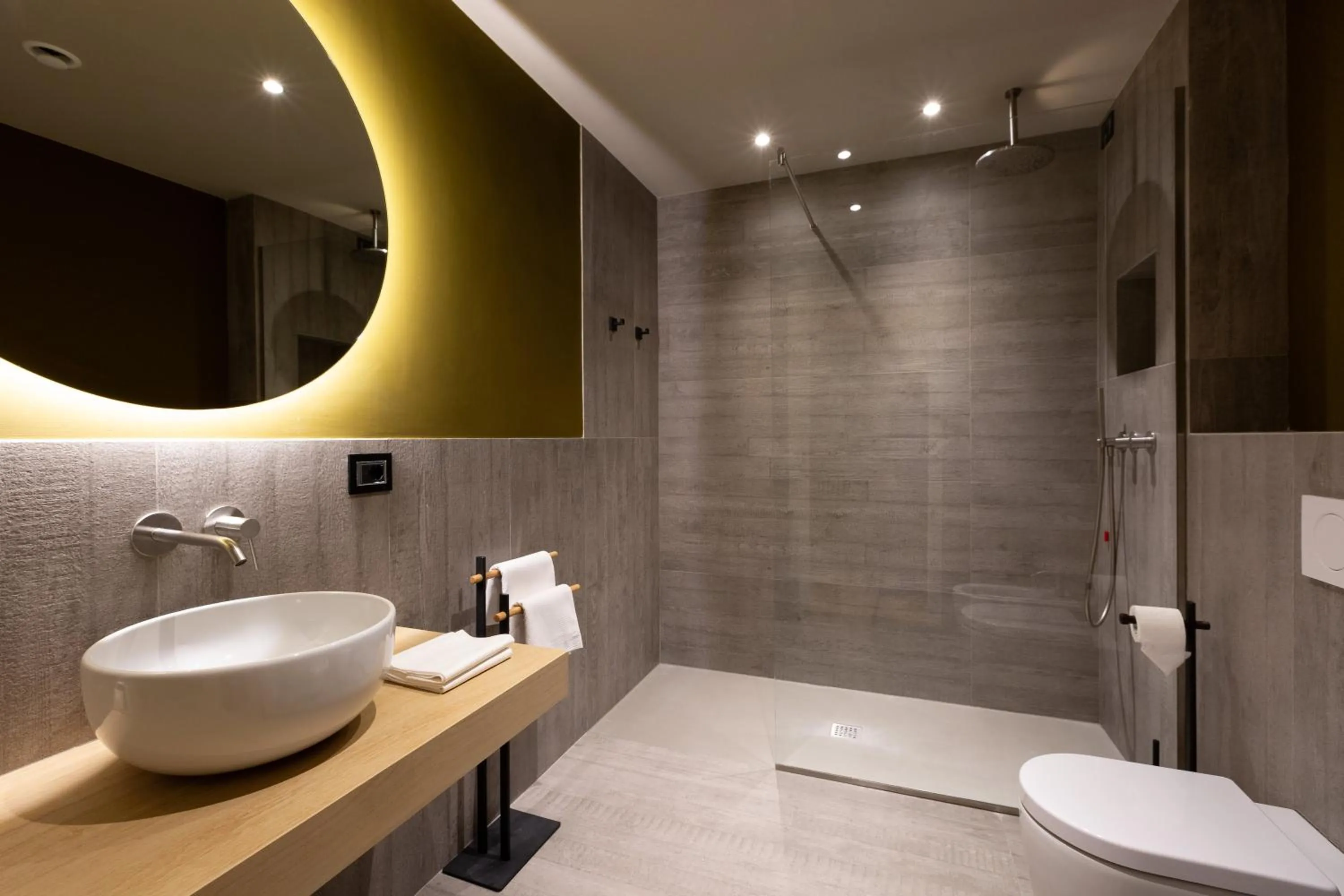 Shower in Hotel Silla