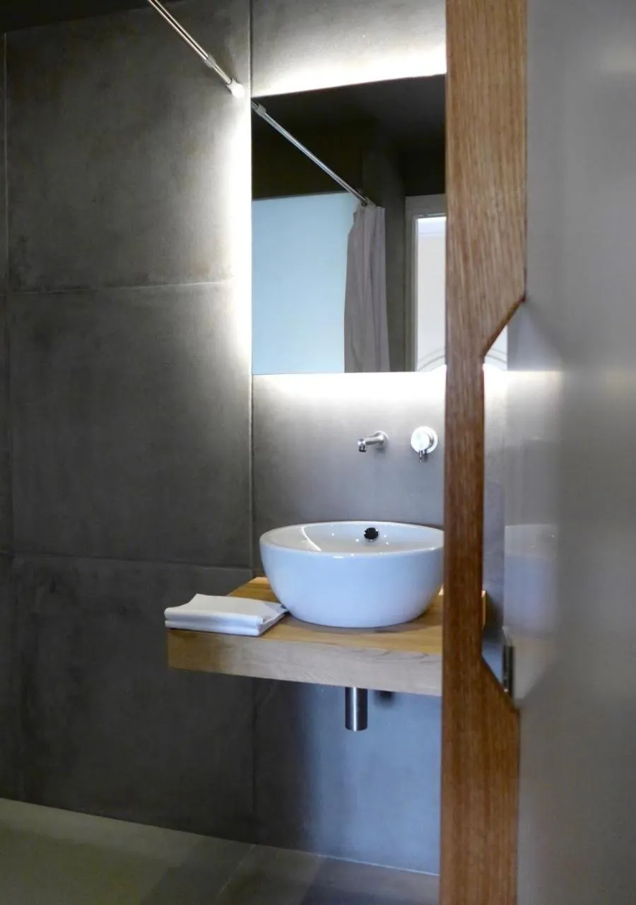 Bathroom in Hotel Silla