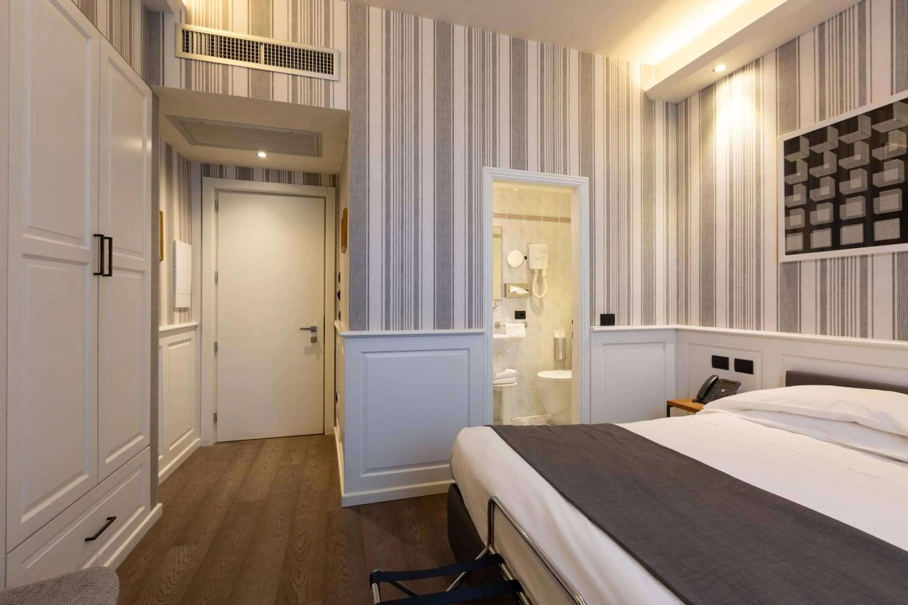 Photo of the whole room, Bed in Hotel Silla