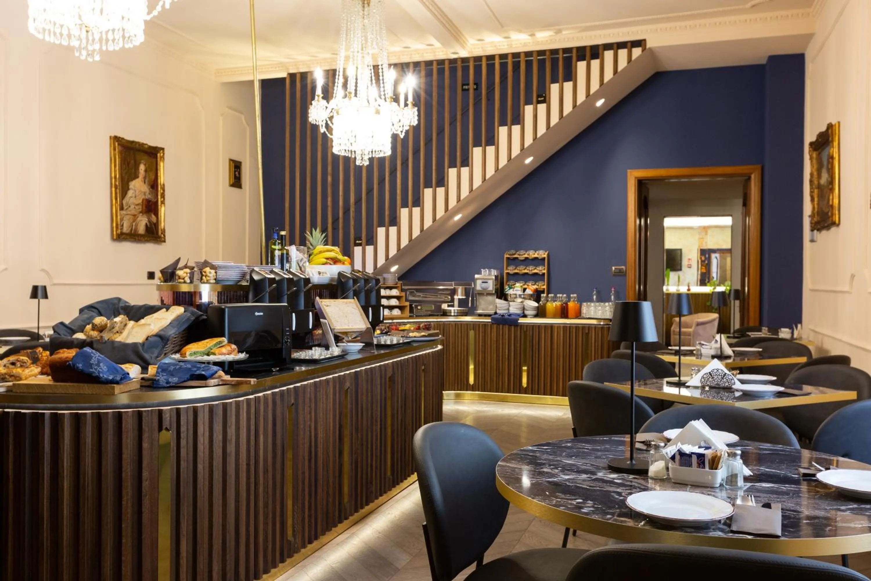 Restaurant/places to eat in Hotel Silla