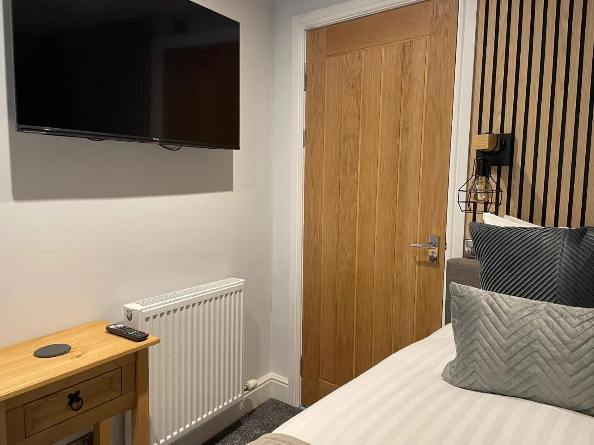 Bed in Prince Llewelyn Hotel