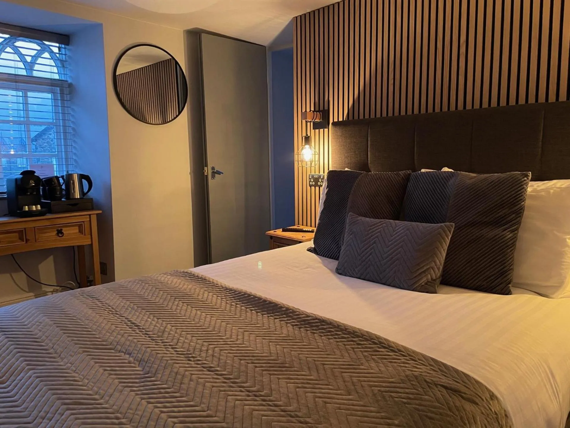 Bed in Prince Llewelyn Hotel