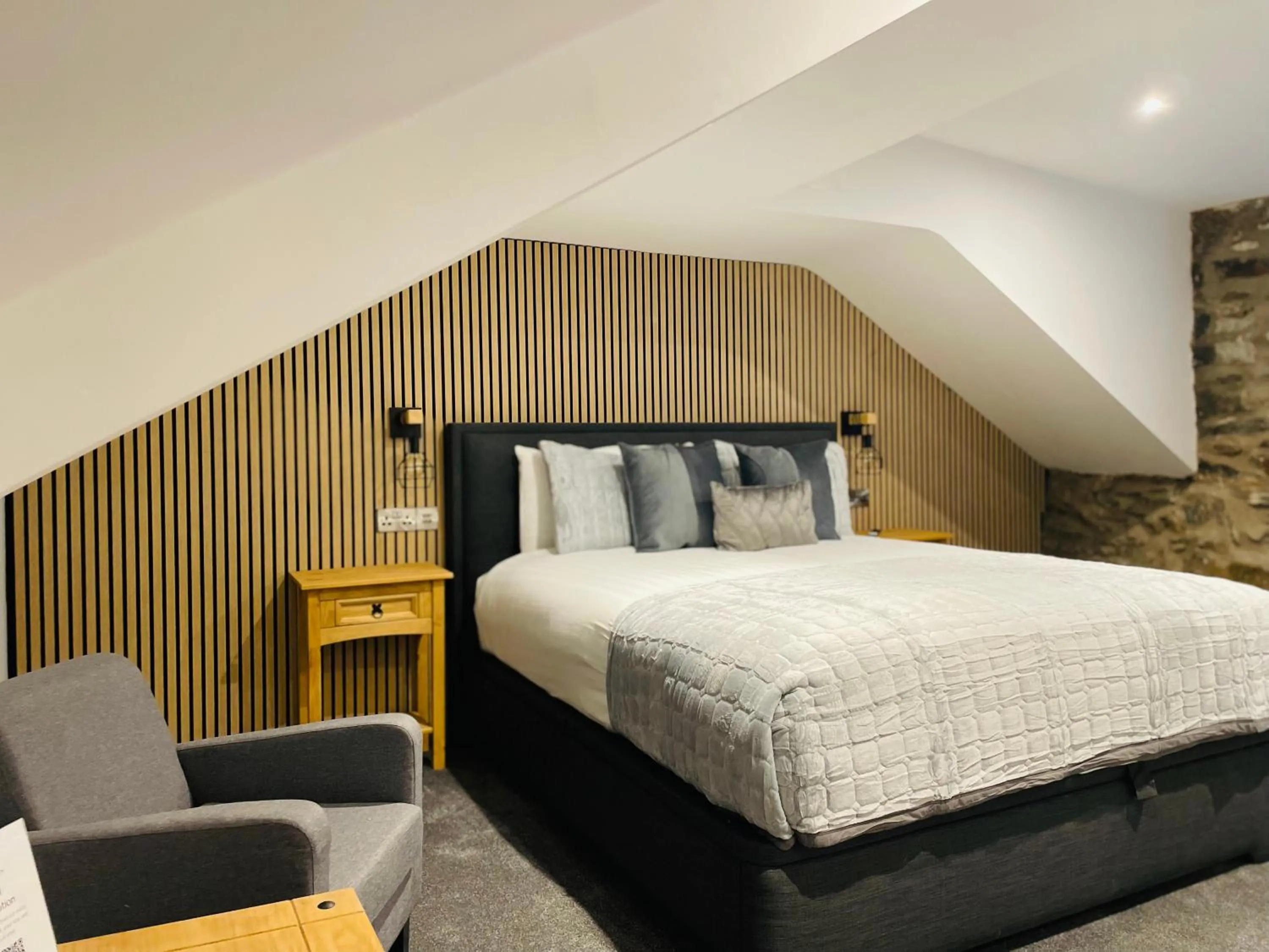 Bed in Prince Llewelyn Hotel