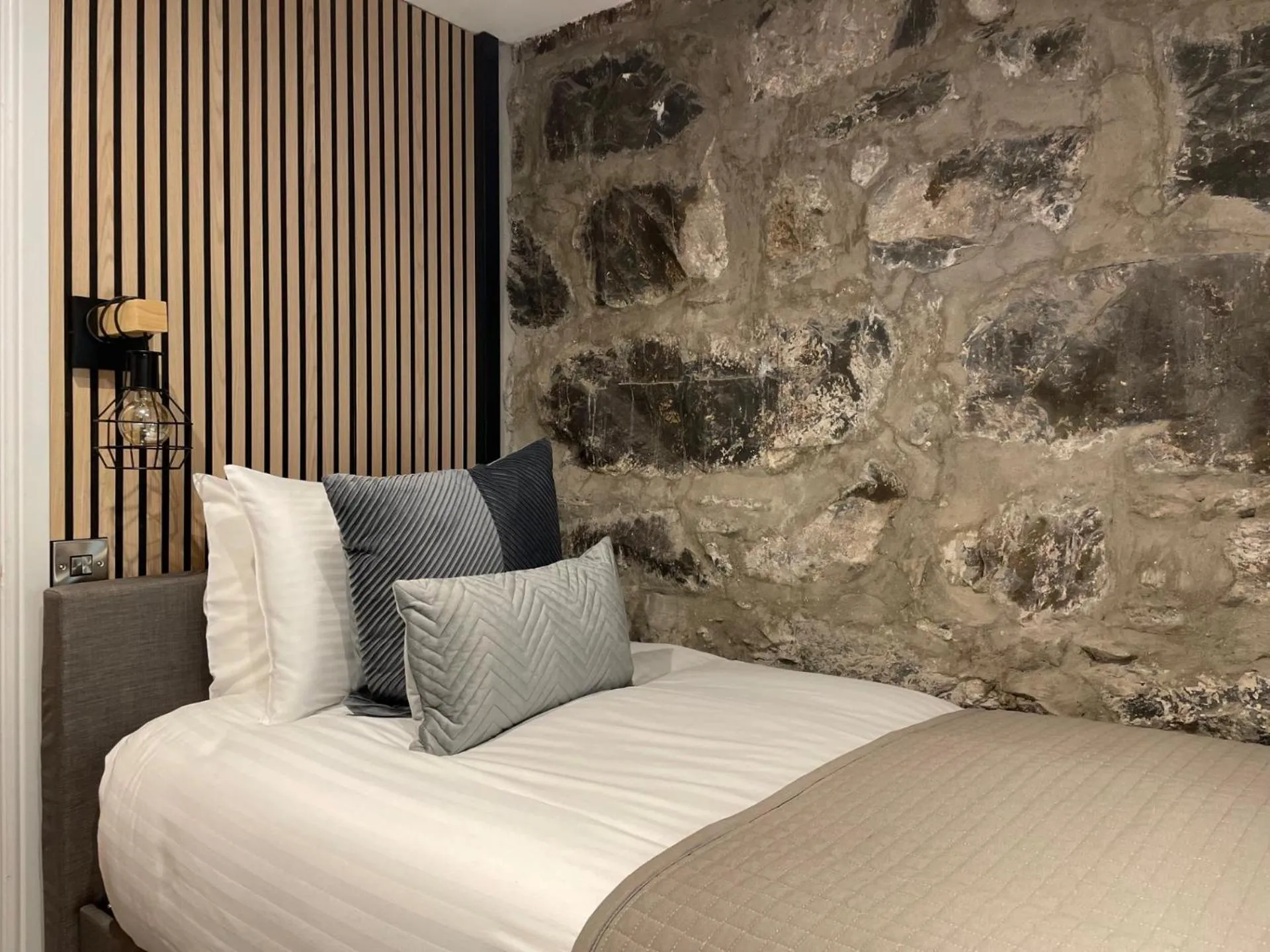 Bed in Prince Llewelyn Hotel