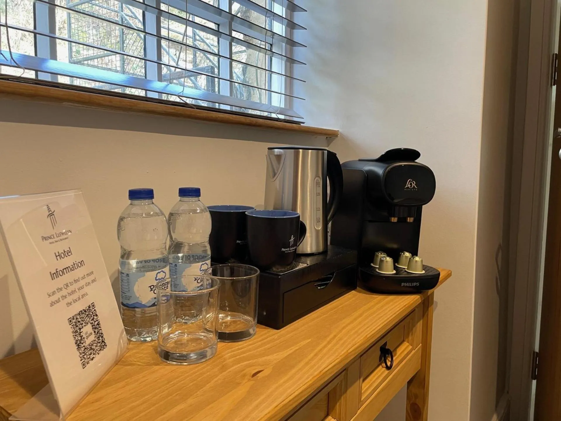 Coffee/tea facilities in Prince Llewelyn Hotel