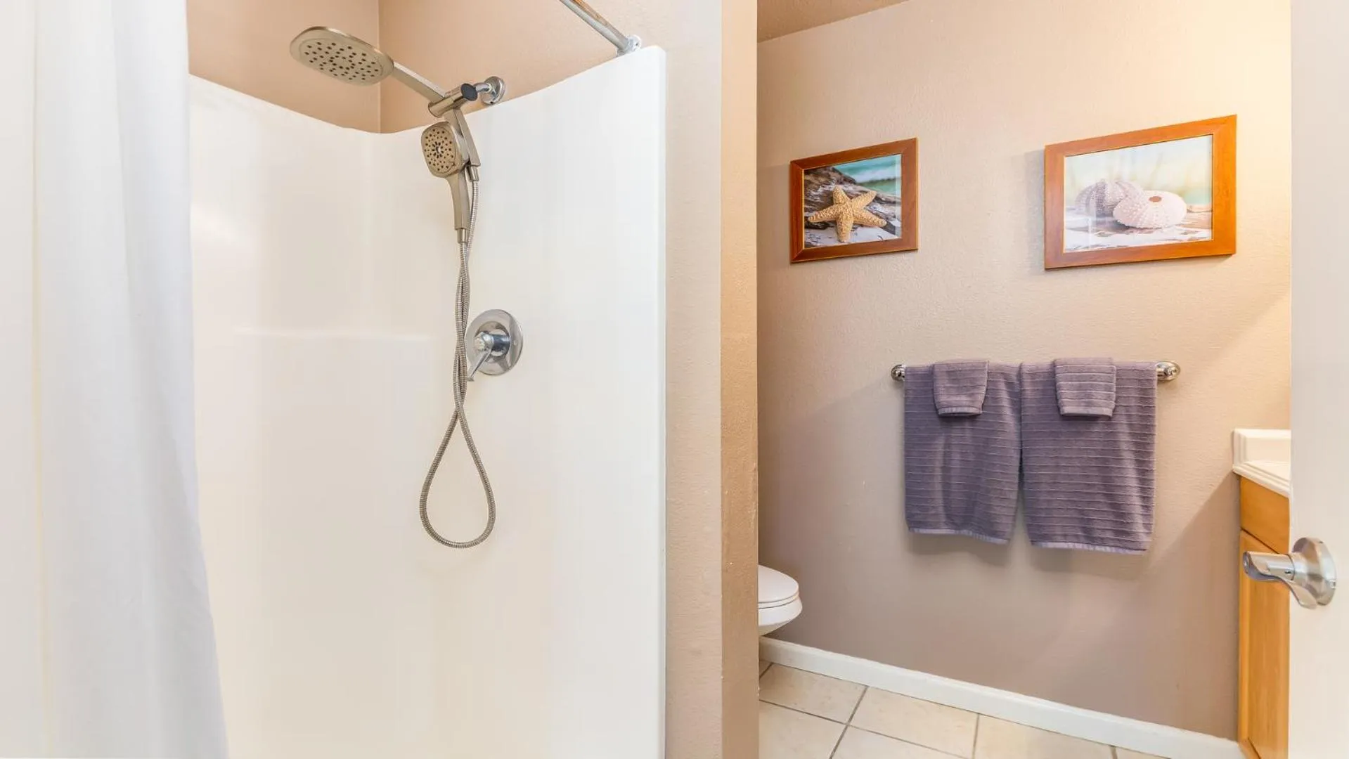 Bathroom in Beach Cozy North Shore Turtle Bay Condo