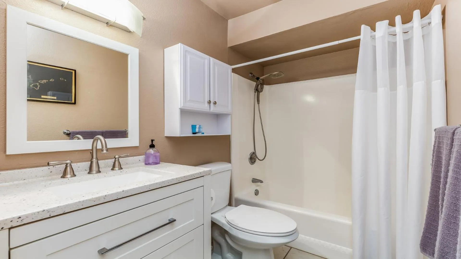Bathroom in Beach Cozy North Shore Turtle Bay Condo