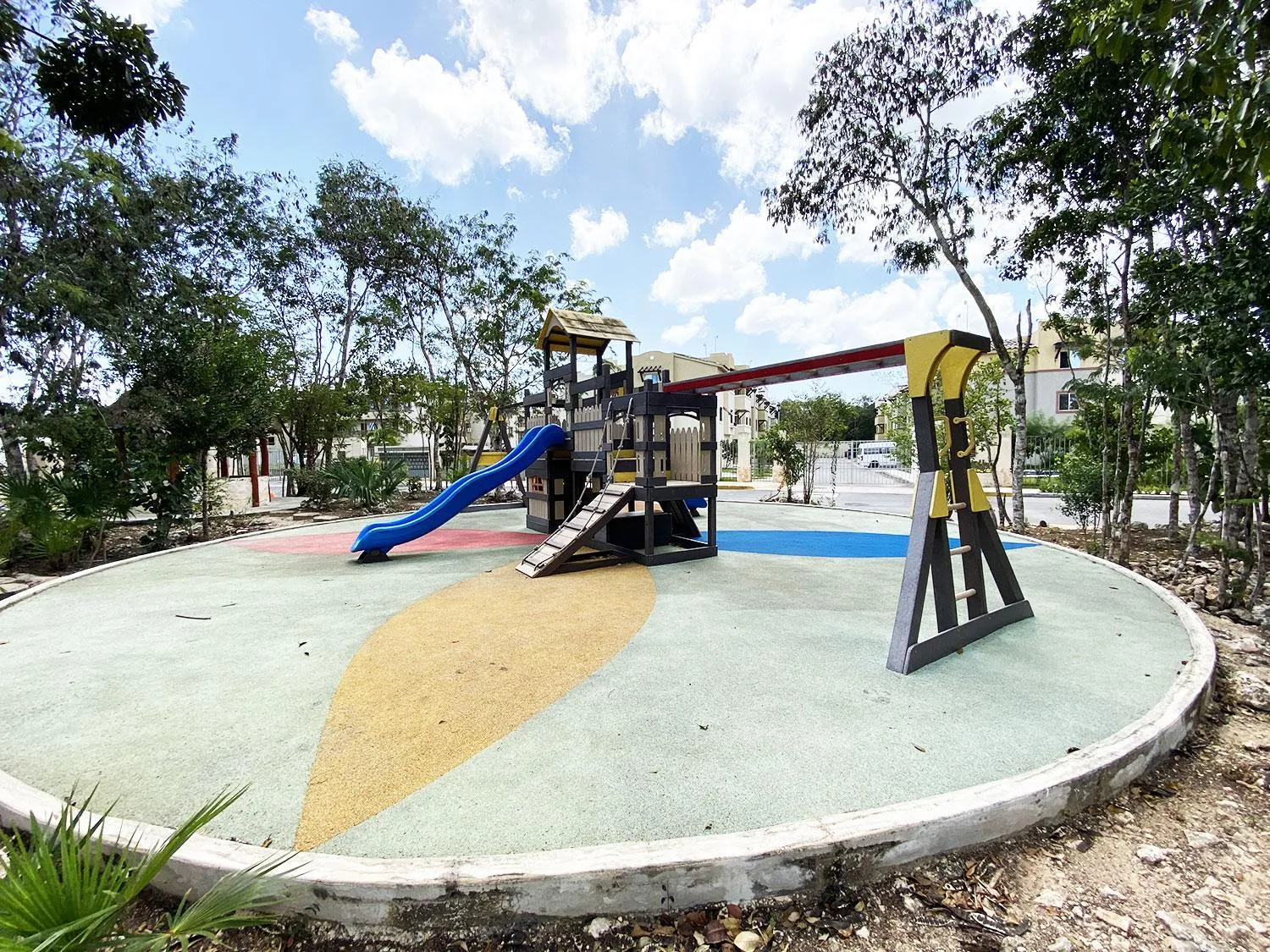 Children play ground in El Wayak - Con Piscina Parking y Parque