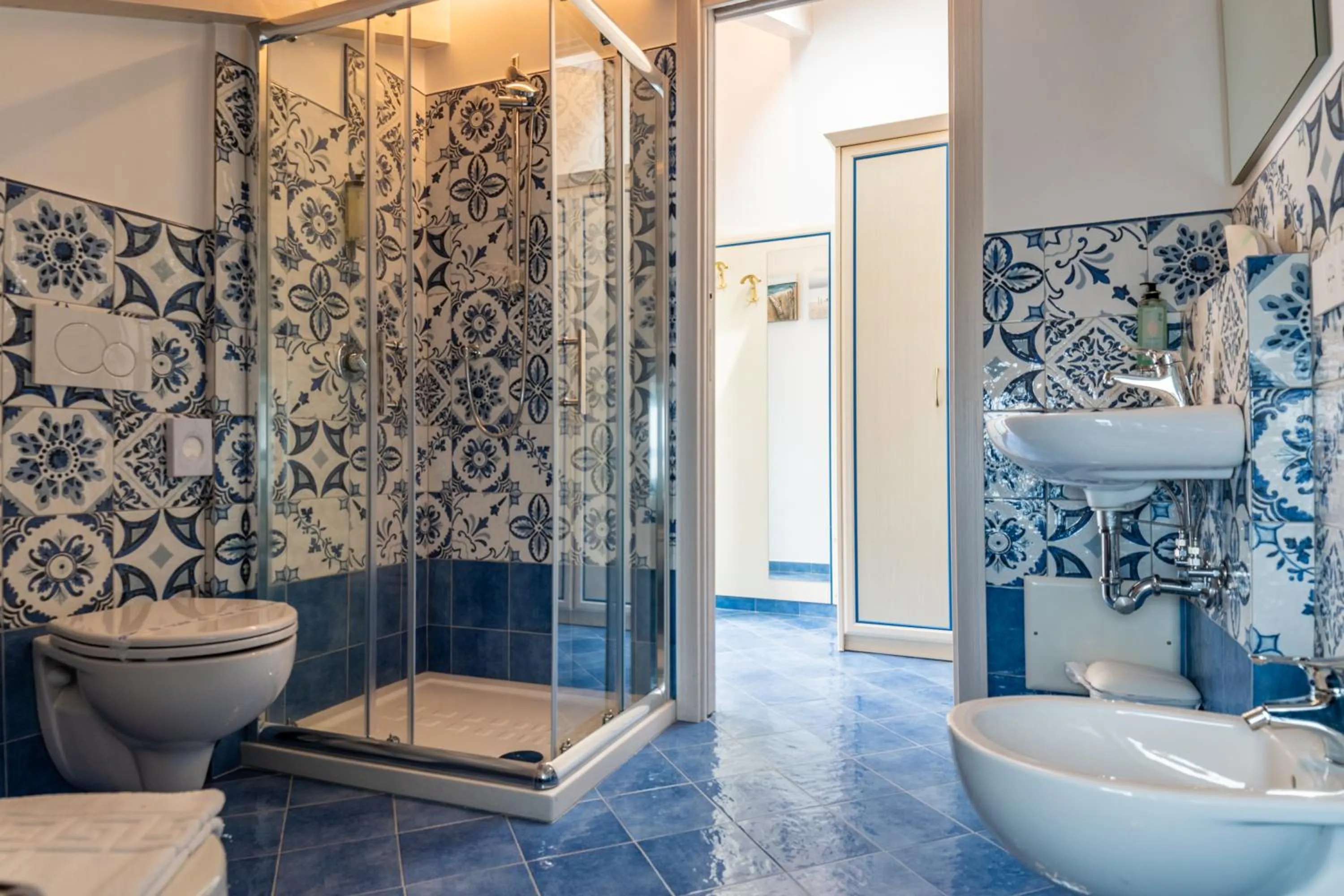 Shower in Albergo Diffuso Bacco Furore