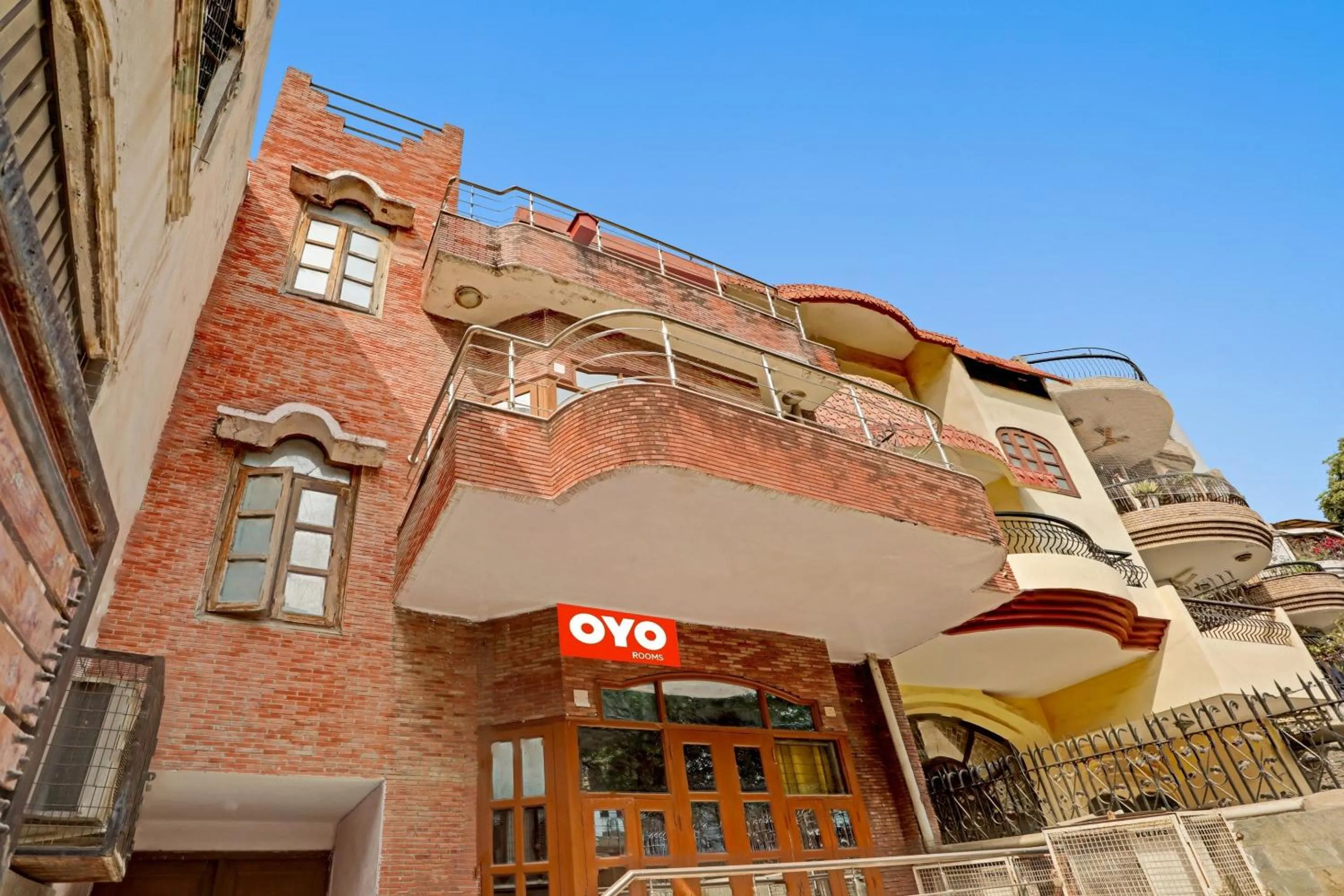 Facade/entrance in Hotel O Premium Stay Near Dlf Avenue Saket