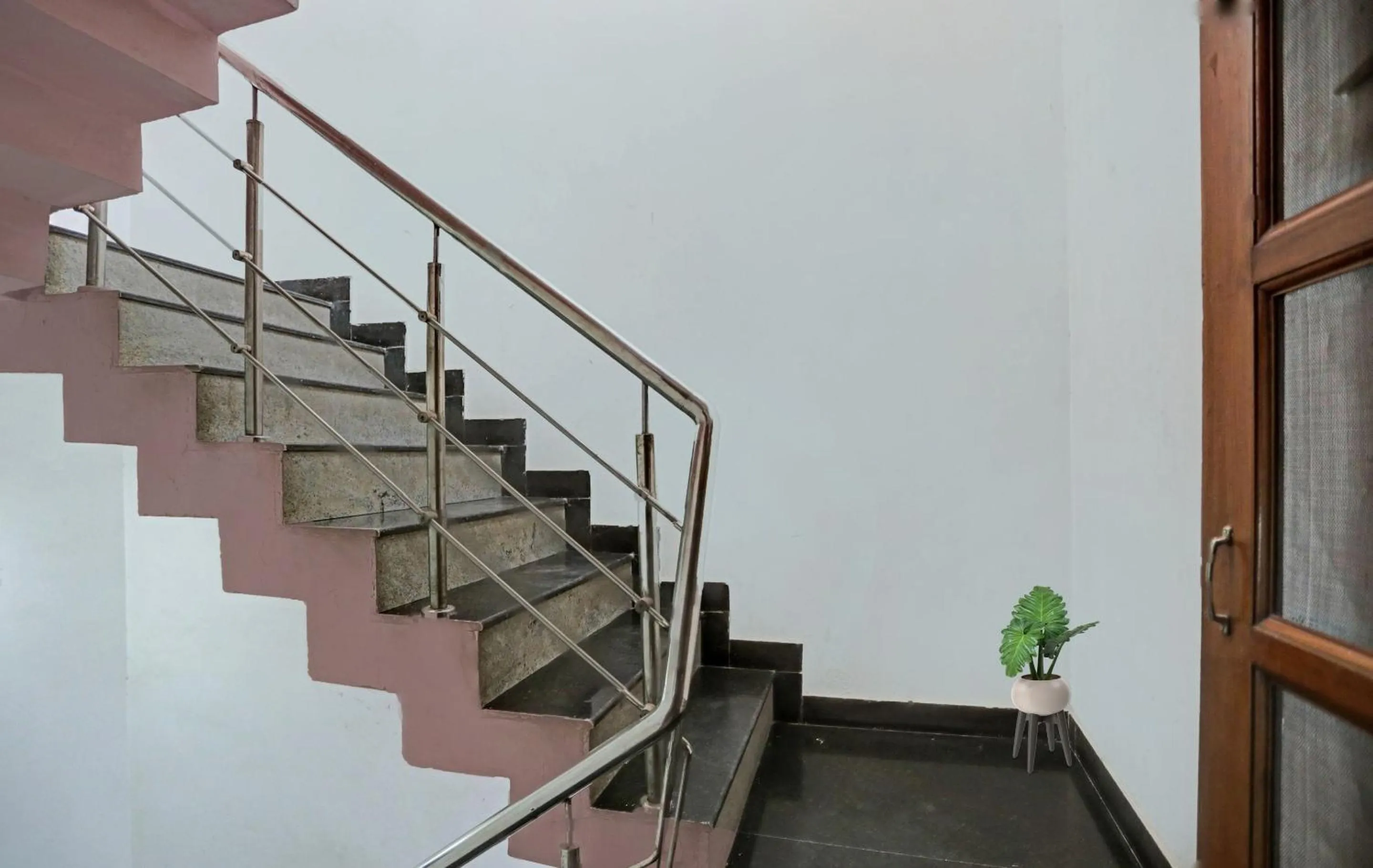 Facade/entrance in Hotel O Premium Stay Near Dlf Avenue Saket