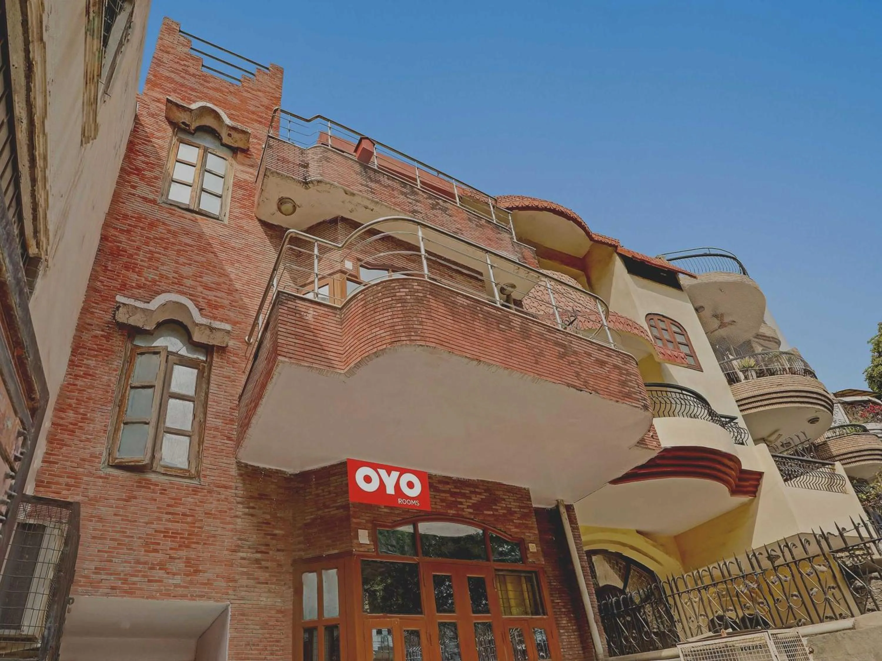 Facade/entrance in Hotel O Premium Stay Near Dlf Avenue Saket