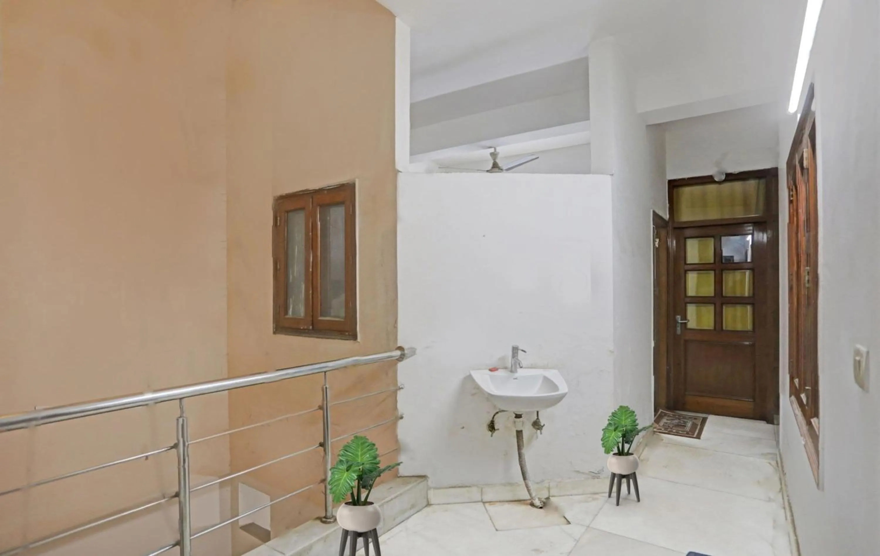 Facade/entrance in Hotel O Premium Stay Near Dlf Avenue Saket