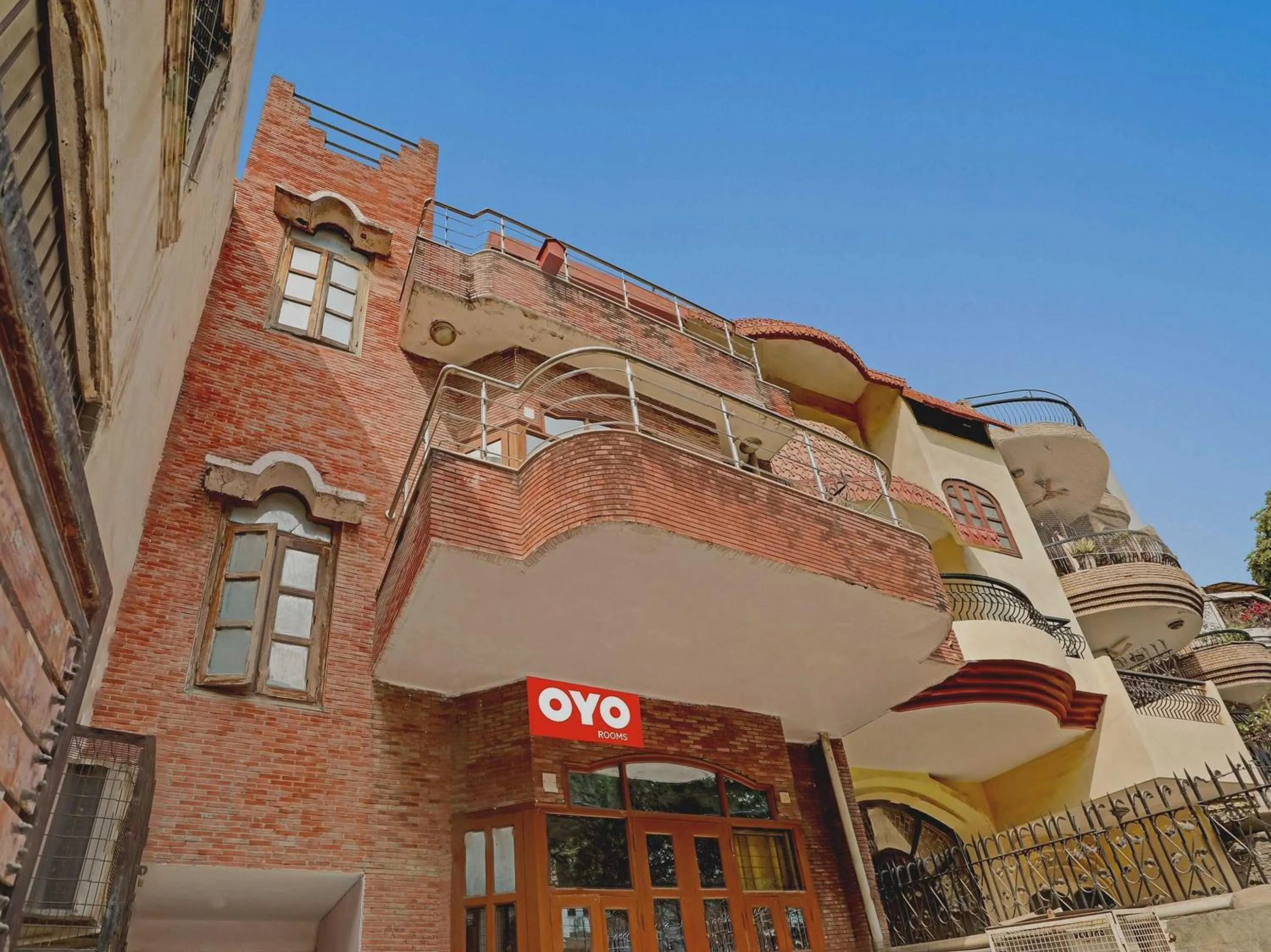 Facade/entrance in Hotel O Premium Stay Near Dlf Avenue Saket