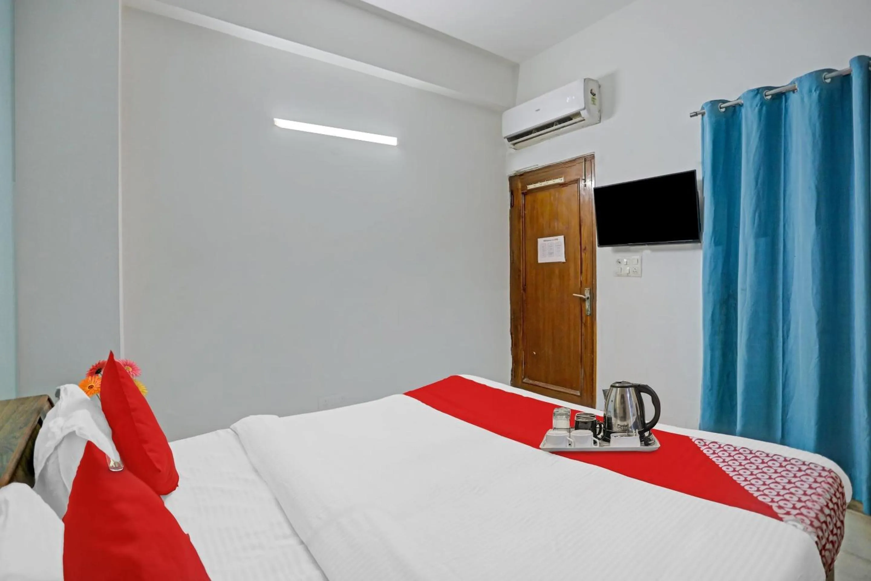Bedroom, Bed in Hotel O Premium Stay Near Dlf Avenue Saket