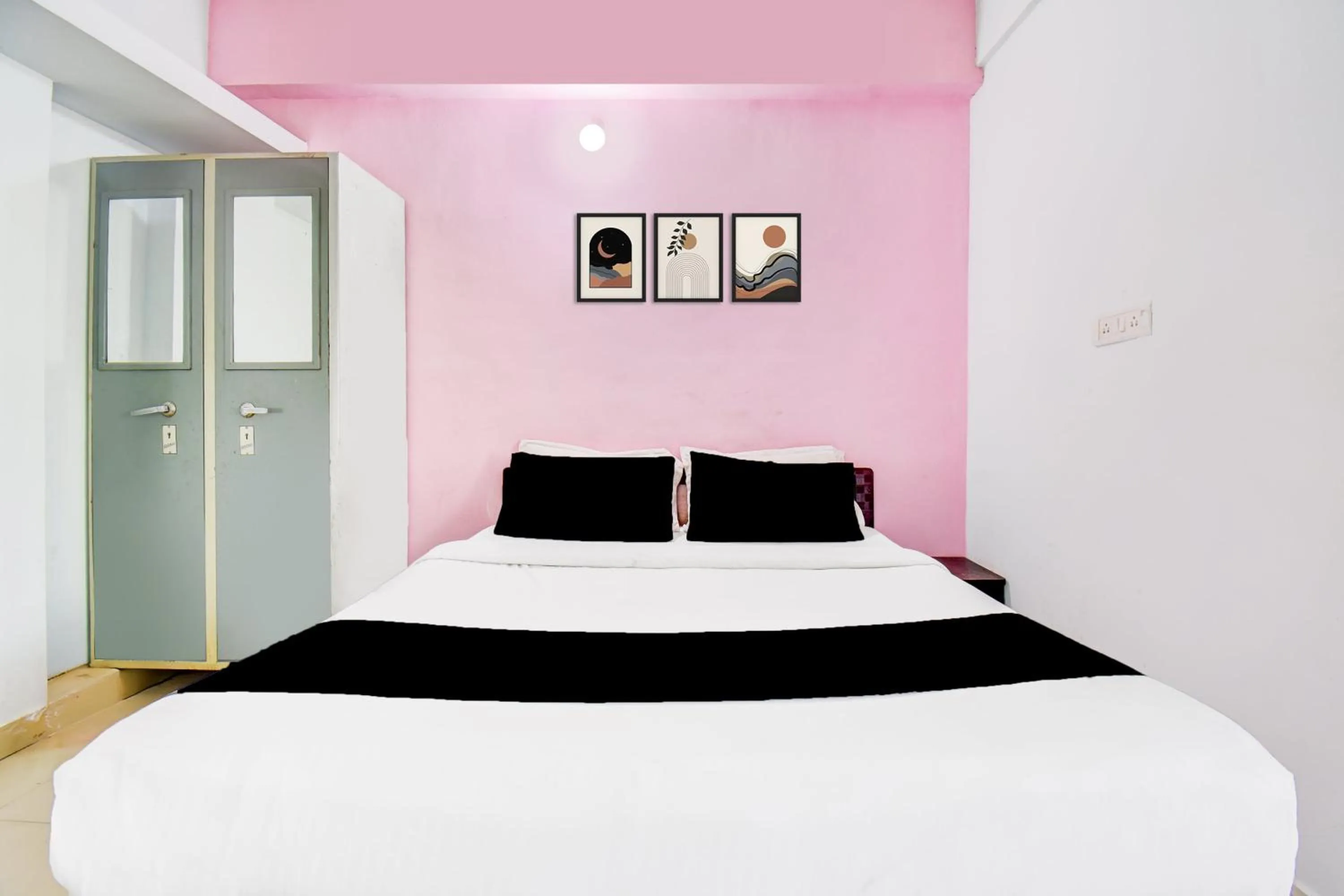 Bedroom, Bed in Hotel O Western Avenue Pune Formerly Happy Stay