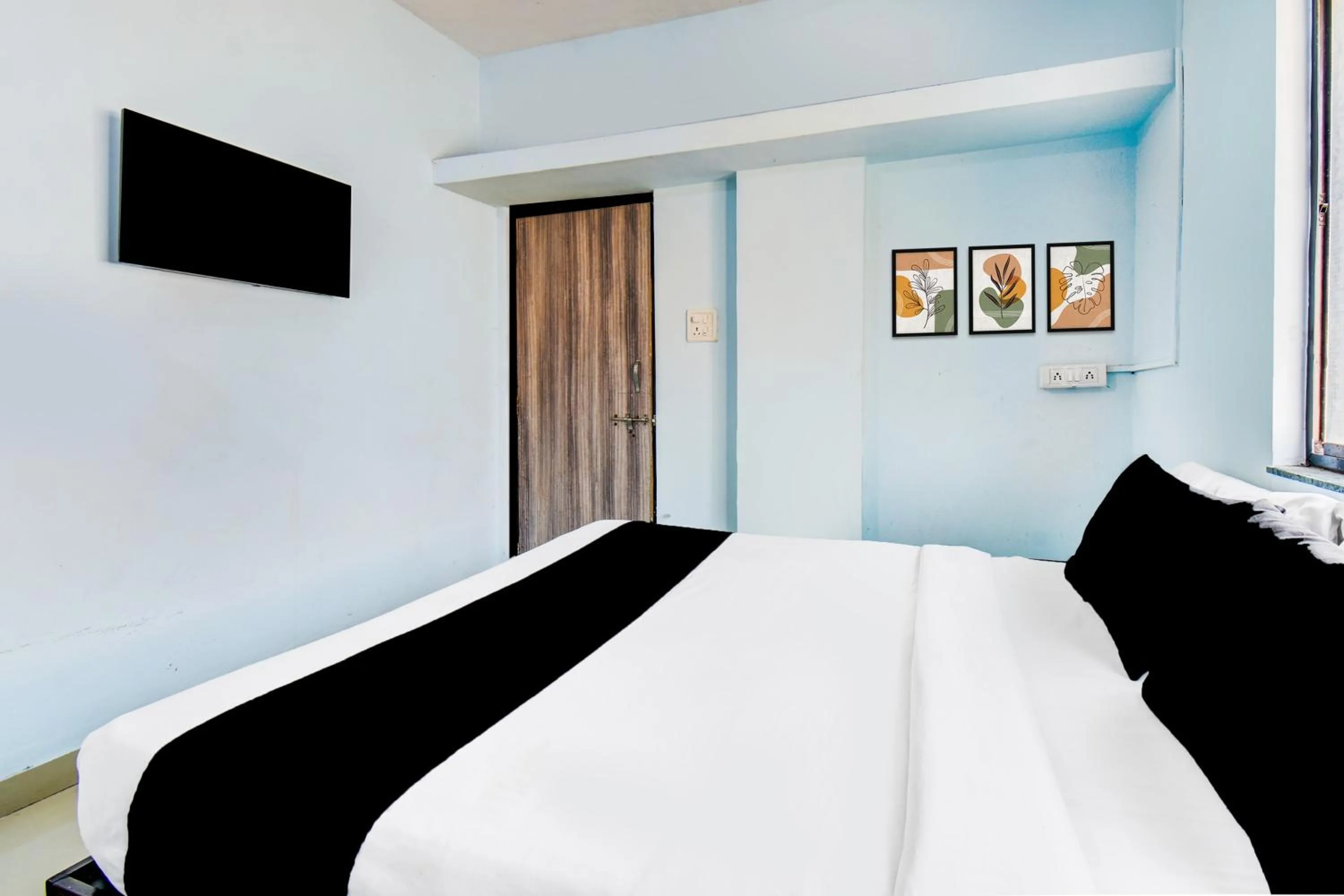Bedroom, Bed in Hotel O Western Avenue Pune Formerly Happy Stay