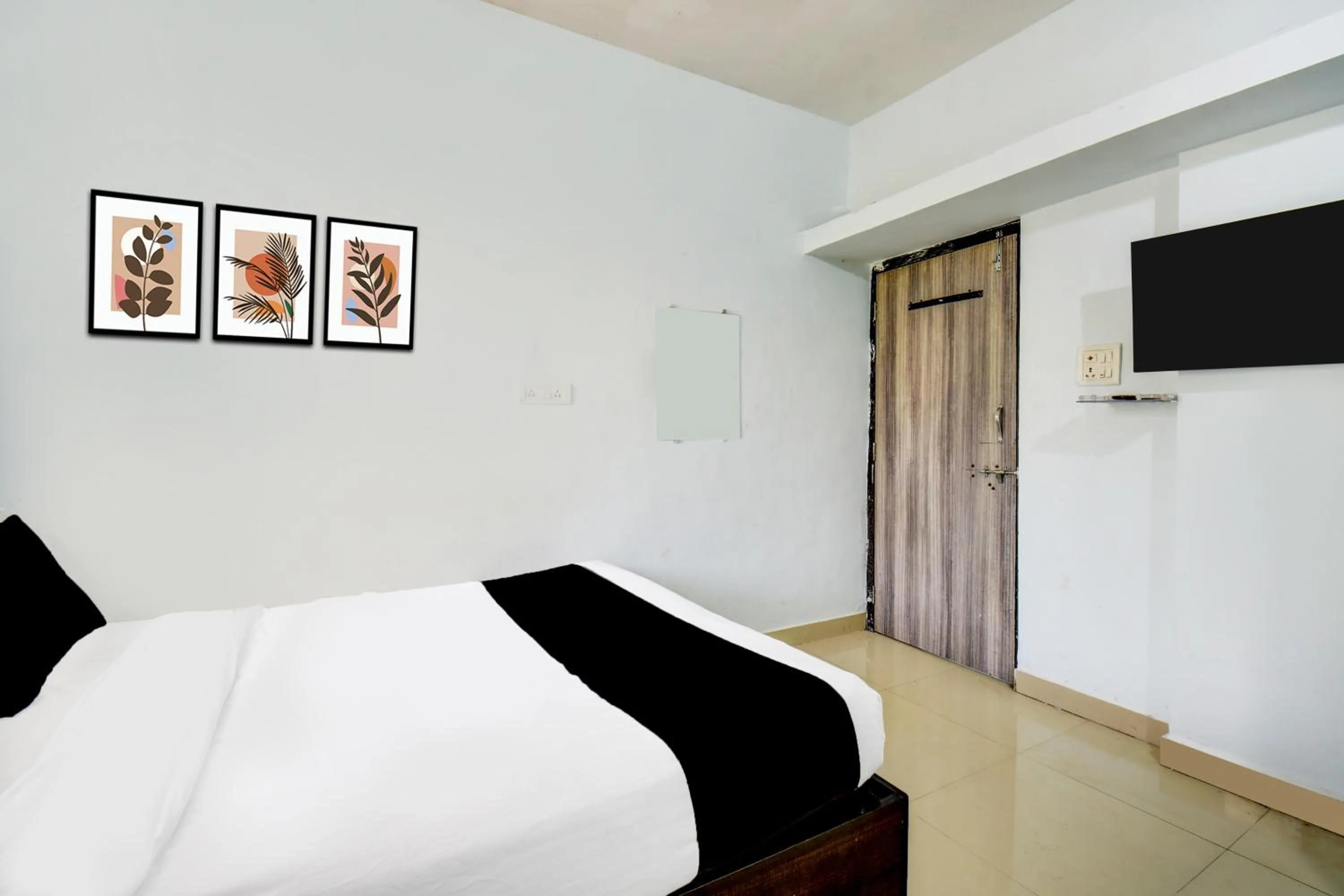 Bedroom, Bed in Hotel O Western Avenue Pune Formerly Happy Stay