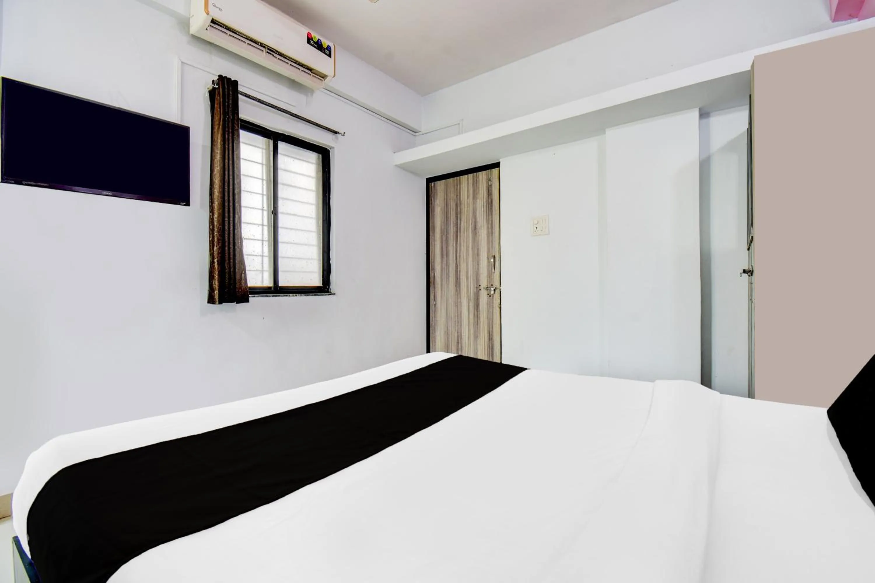 Bedroom, Bed in Hotel O Western Avenue Pune Formerly Happy Stay
