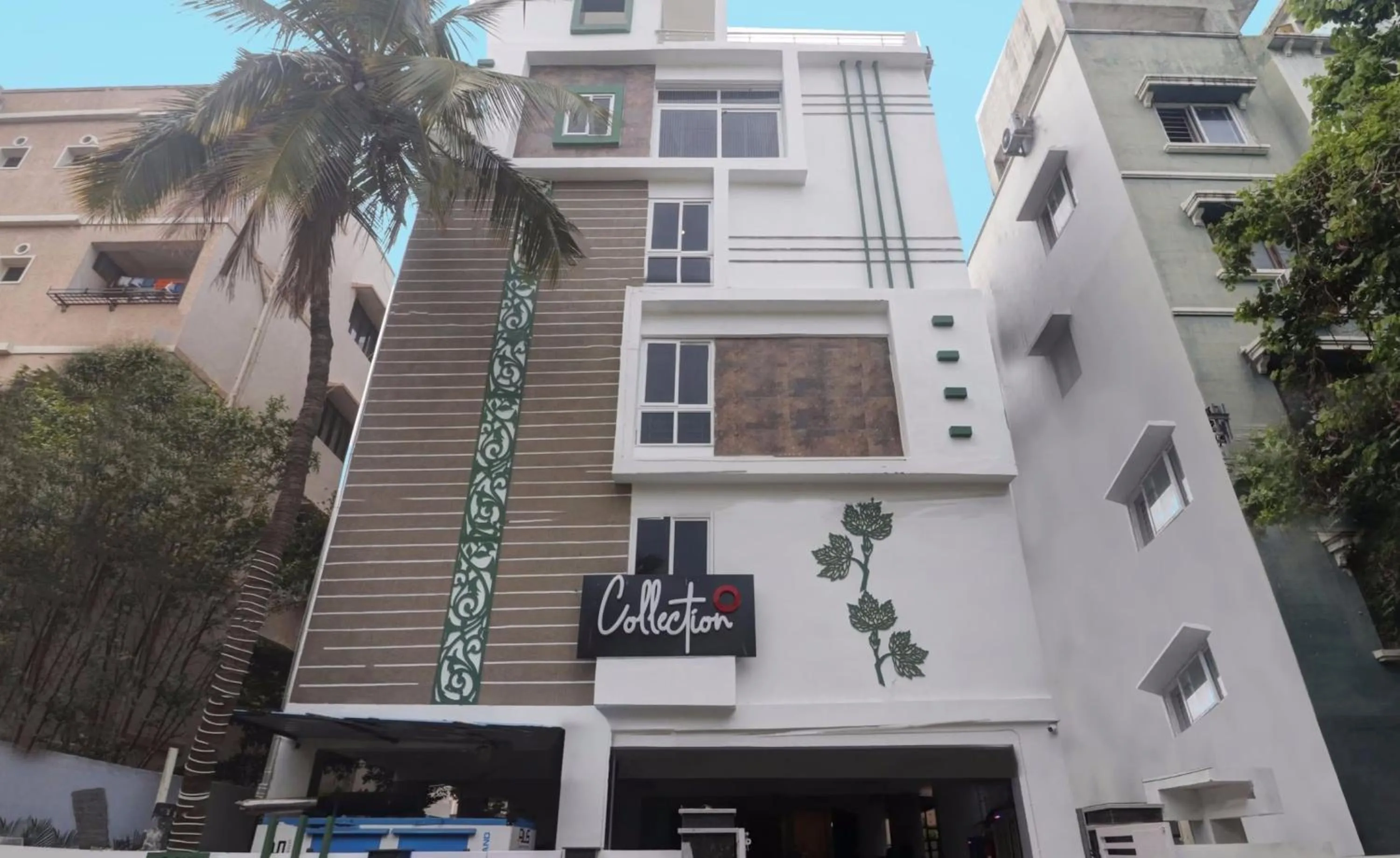 Facade/entrance in Super Townhouse RCC Pristine