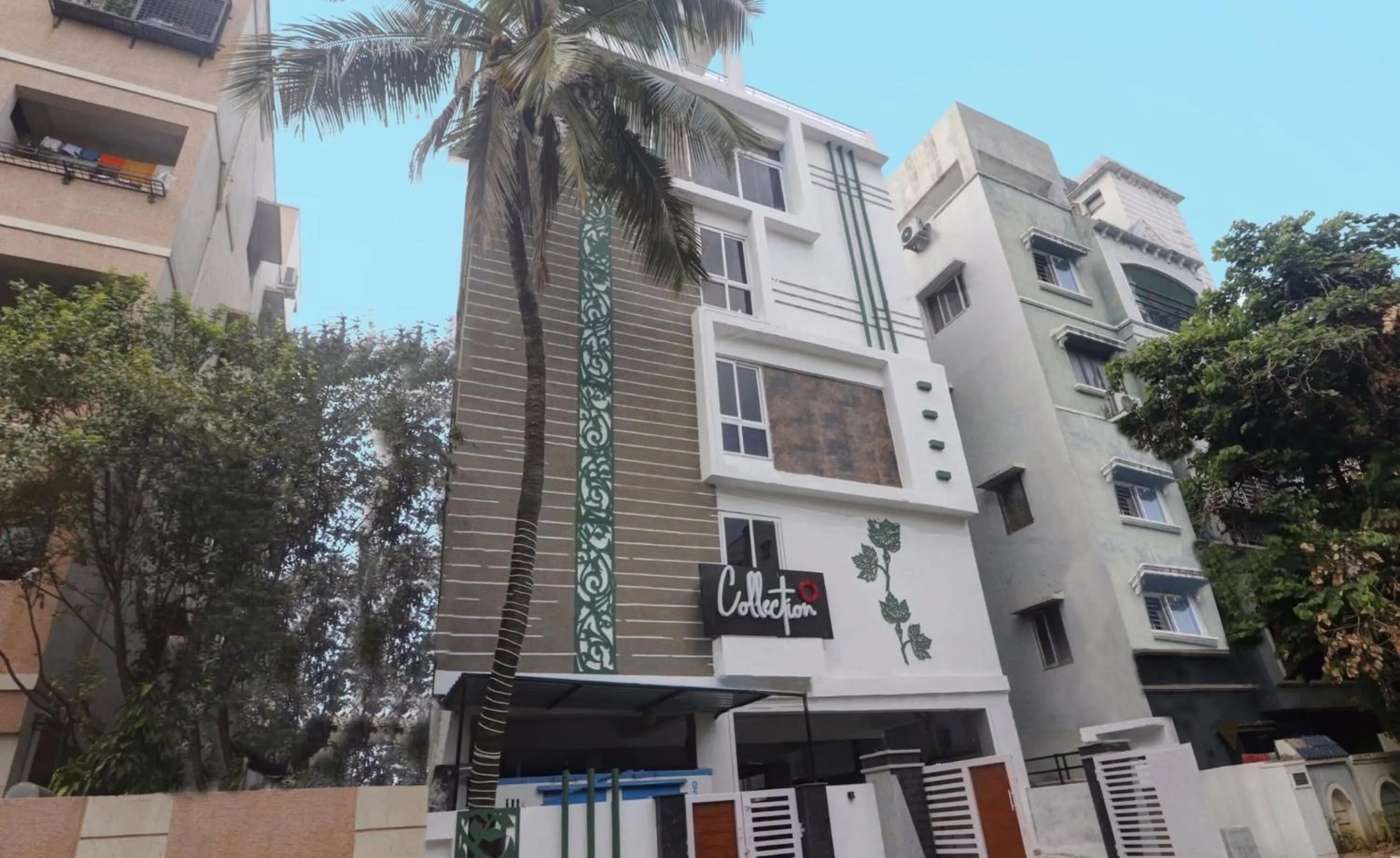 Facade/entrance in Super Townhouse RCC Pristine